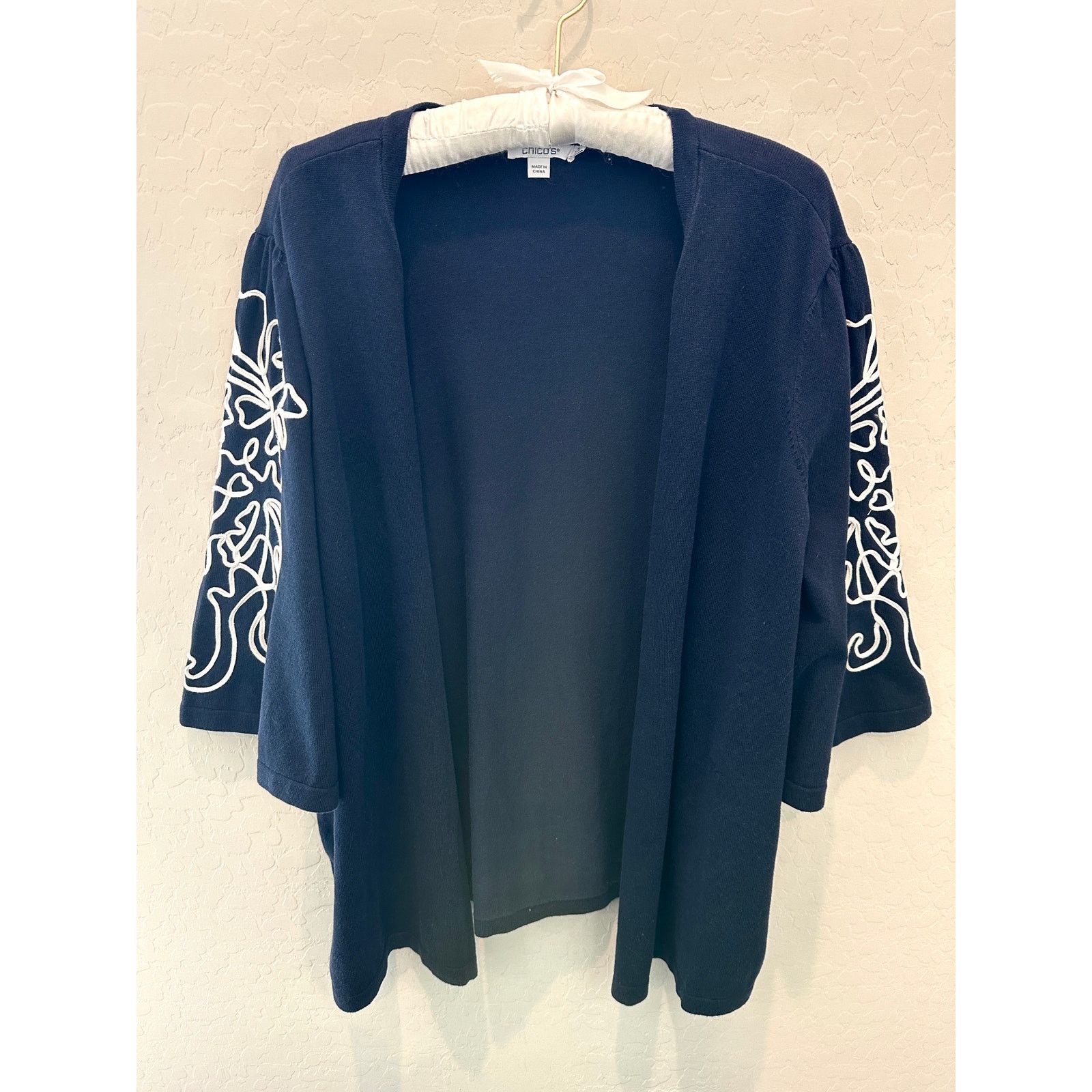 Chicos CHICOS | Navy White Embroidered Sleeve Open Sweater Cardigan Size XXL / US 16-18 / IT 52-54 - 2 Thumbnail