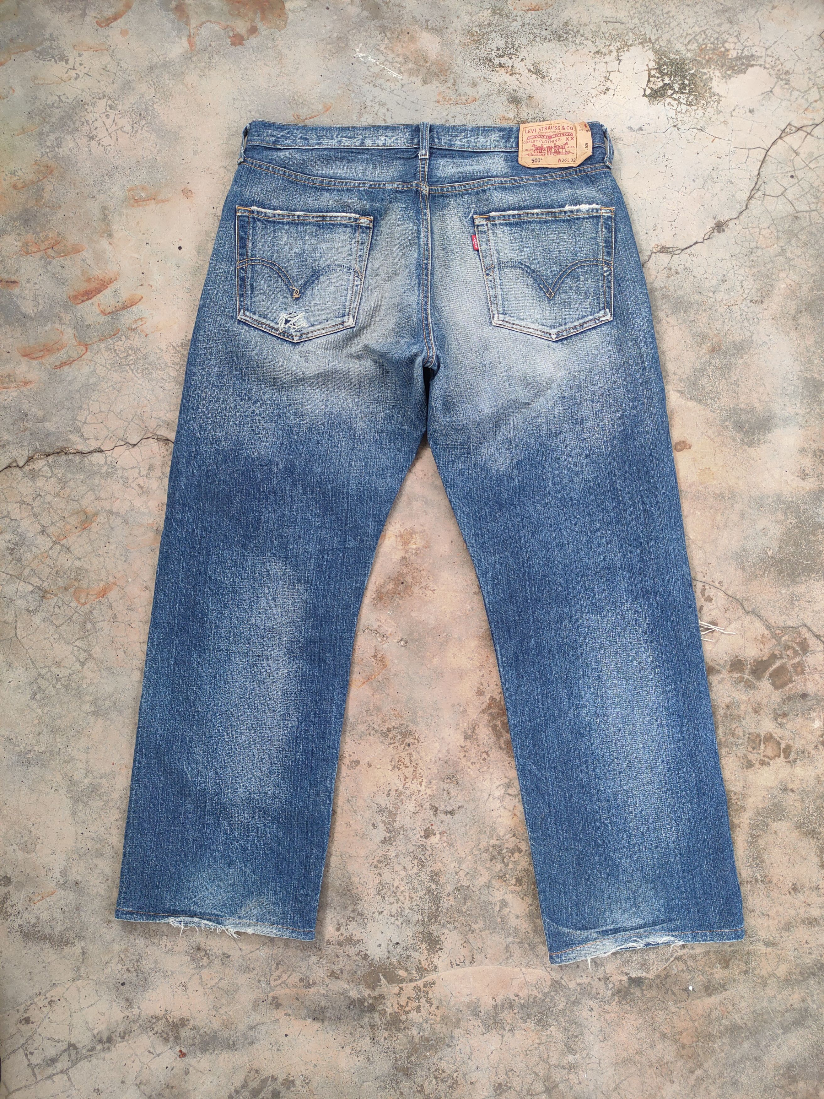 Levi's Vintage Clothing VINTAGE LEVI'S 501 FADED DISTRESSED JEAN DENIM PANTS Size US 37 - 9 Thumbnail