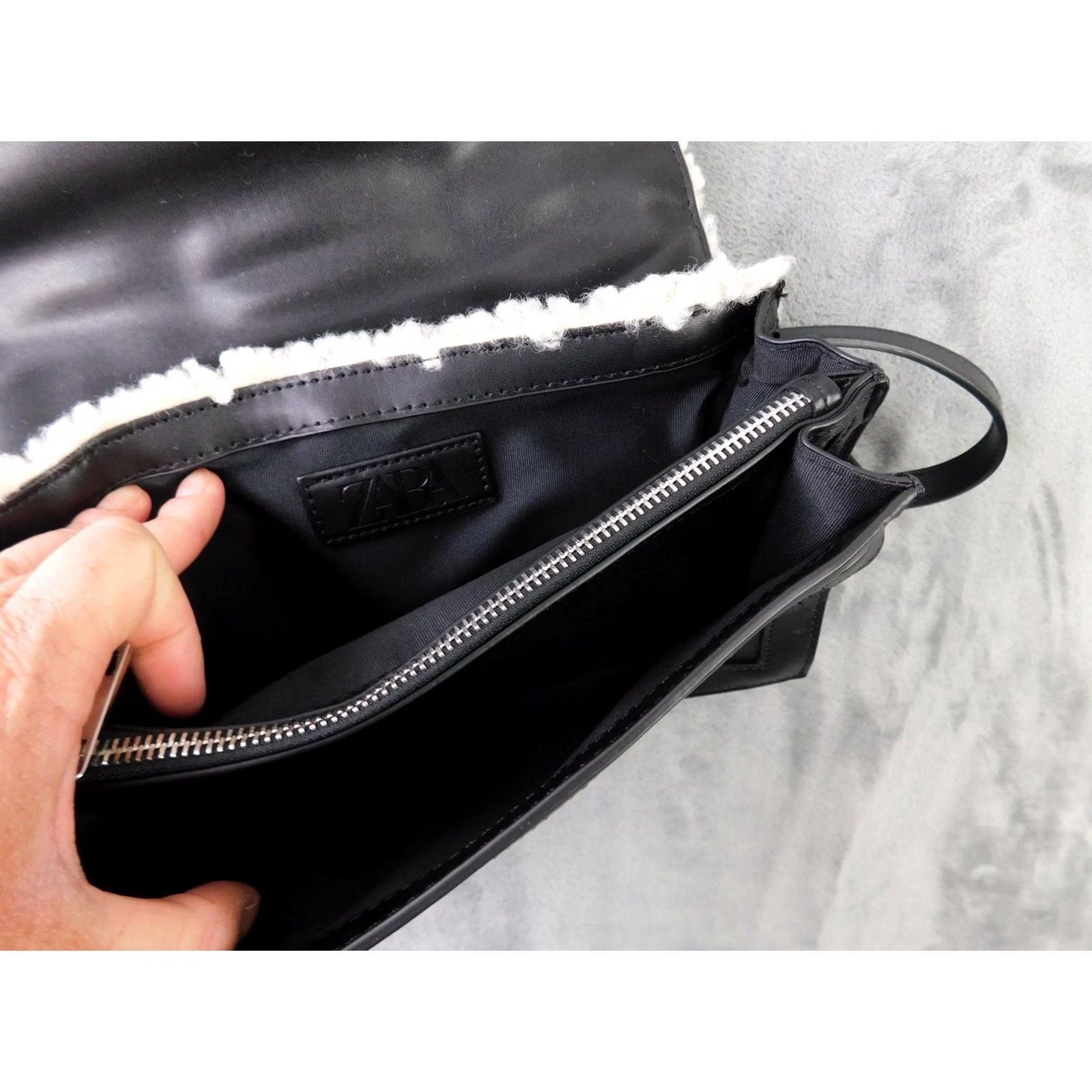 Zara Zara Crossbody Bag Medium Black Faux Leather City Quilted Size ONE SIZE - 6 Thumbnail