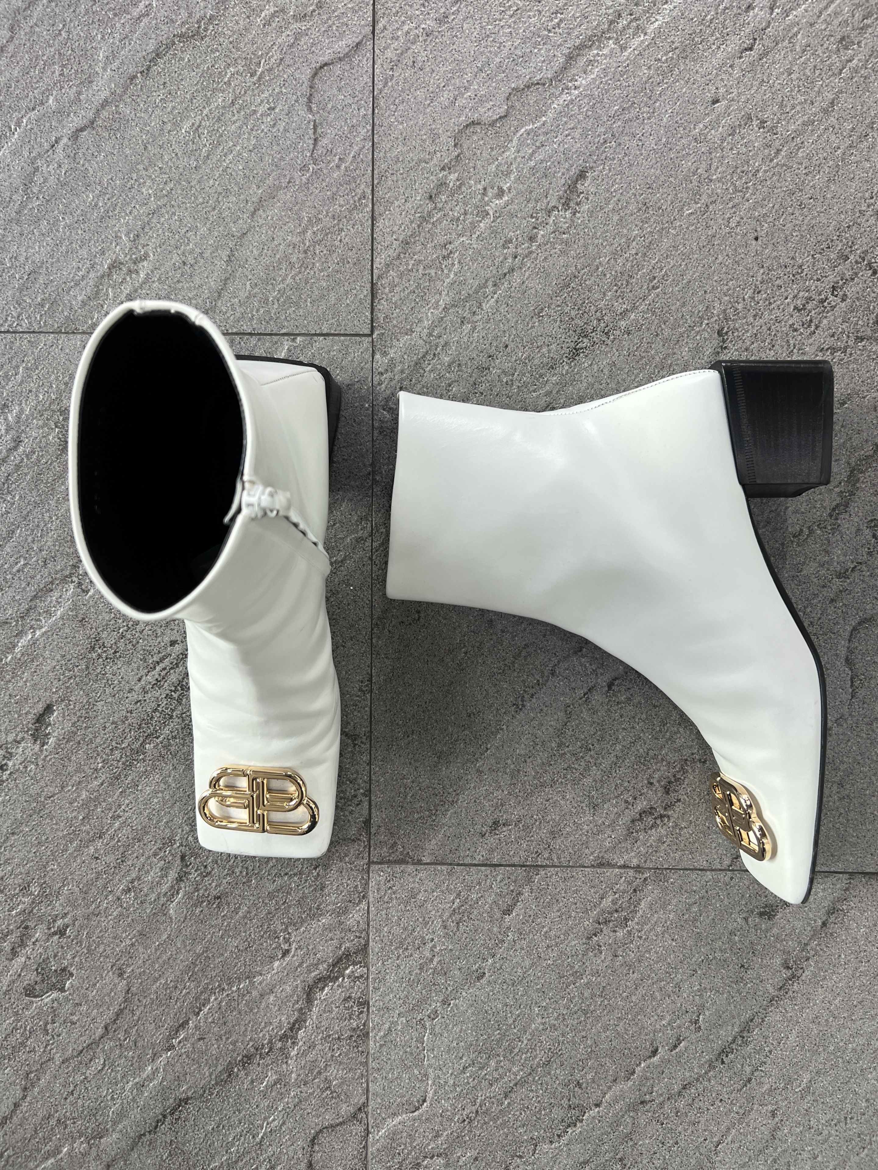 Balenciaga Balenciaga BB Logo Square Toe Ankle Boots White 38 Size US 8 / IT 38 - 2 Thumbnail