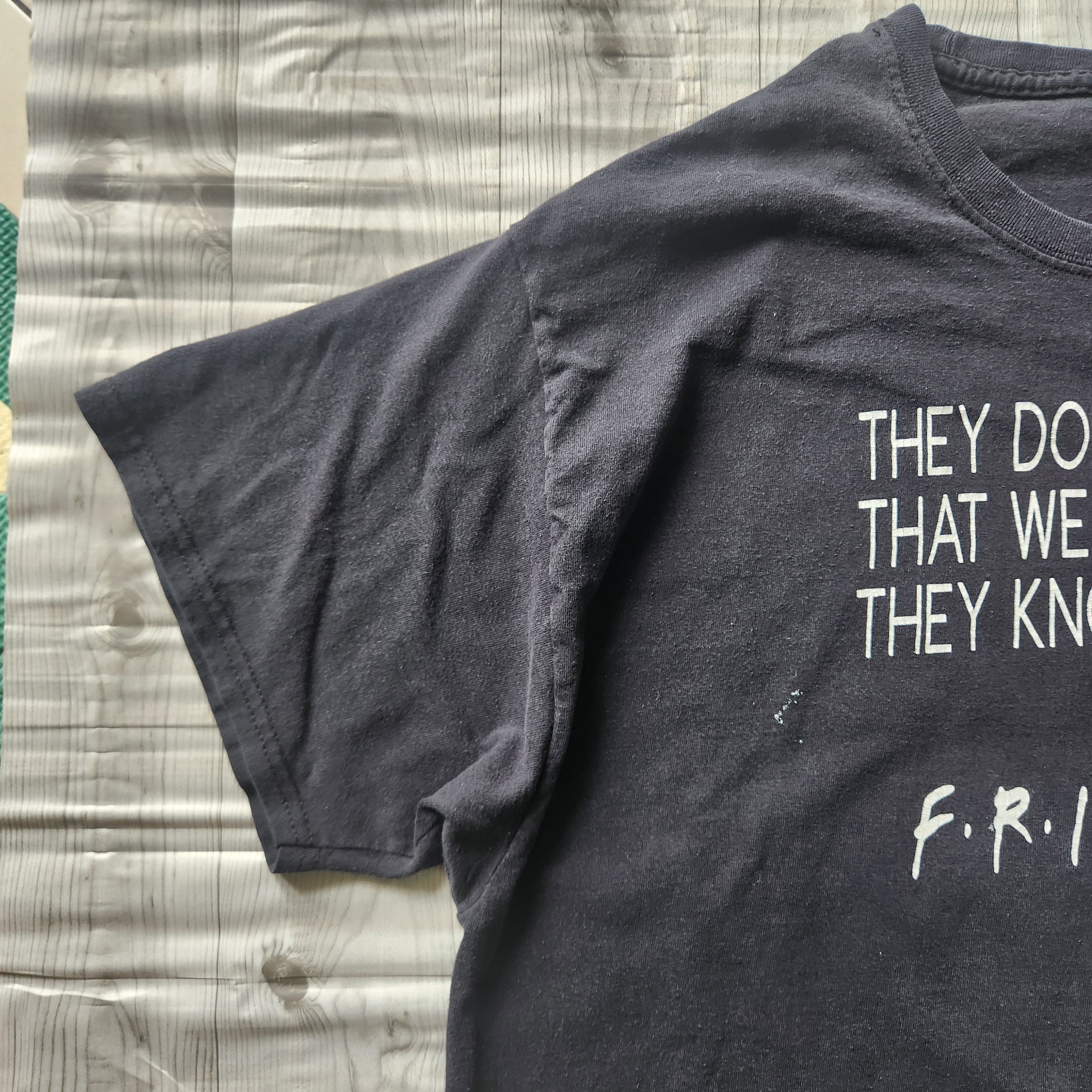 Vintage Grails F.R.I.E.N.D.S. Promo TShirt Pheobe Buffay Size US L / EU 52-54 / 3 - 7 Thumbnail