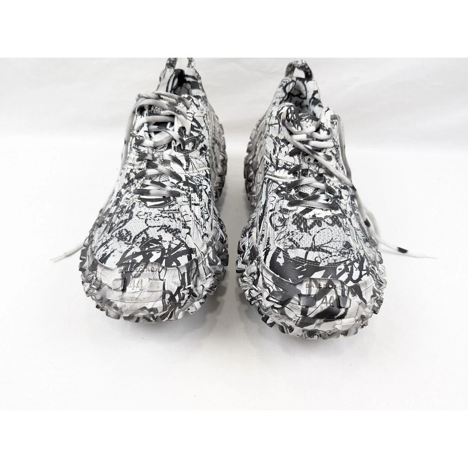 Balenciaga o1rshd1 Q:2 / Bouncer Extreme Graffiti Print in White/Black Size US 11 / EU 44 - 14 Thumbnail