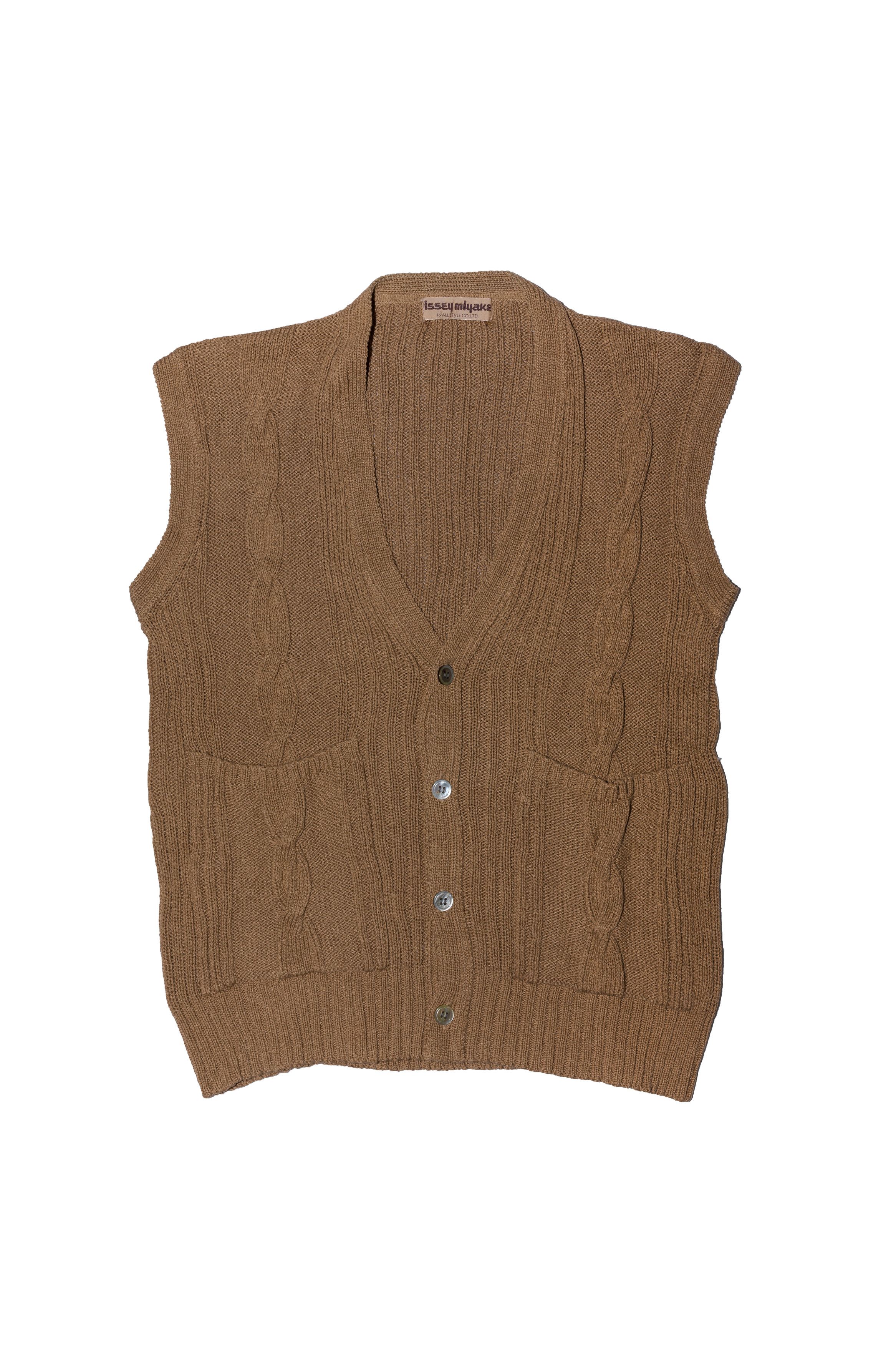 CABLE KNIT BUTTON UP CARDIGAN WAISTCOAT