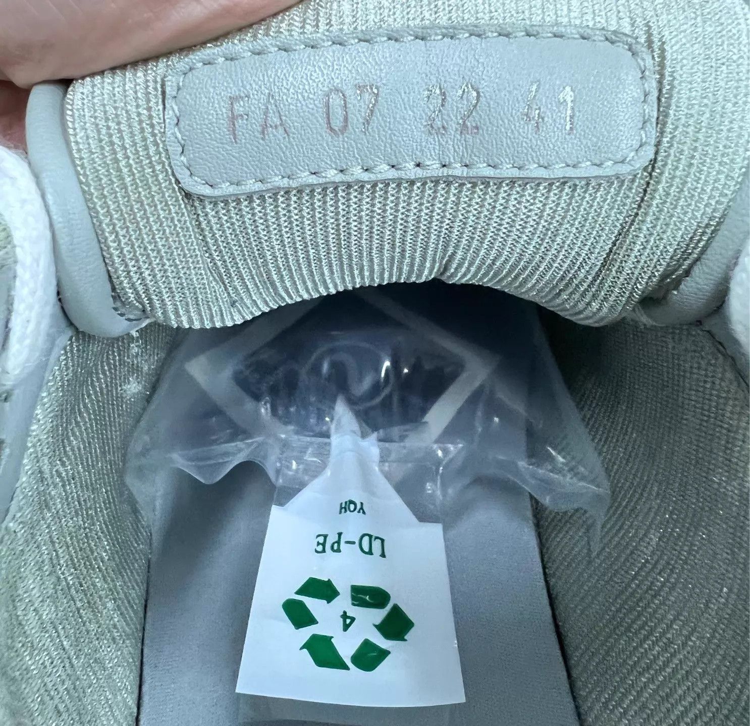 Dior Dior B27 Low White/Gray Logo Sneakers 41 Size US 8 / EU 41 - 8 Thumbnail