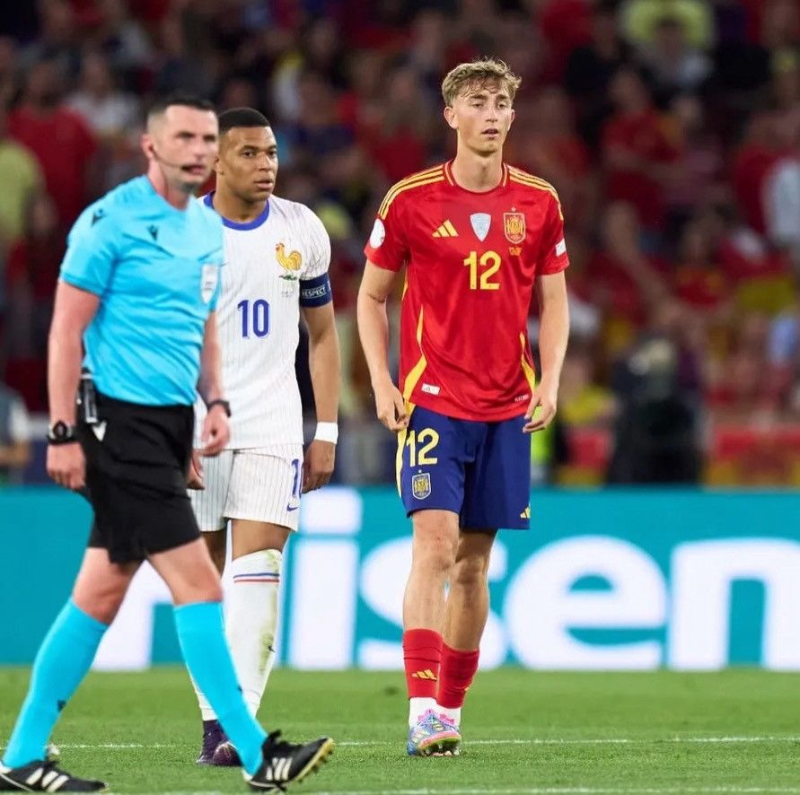 Adidas Adidas Spain DEAN HUIJSEN🇪🇸 2024/25 home jersey (Size medium) Size US M / EU 48-50 / 2 - 6 Thumbnail