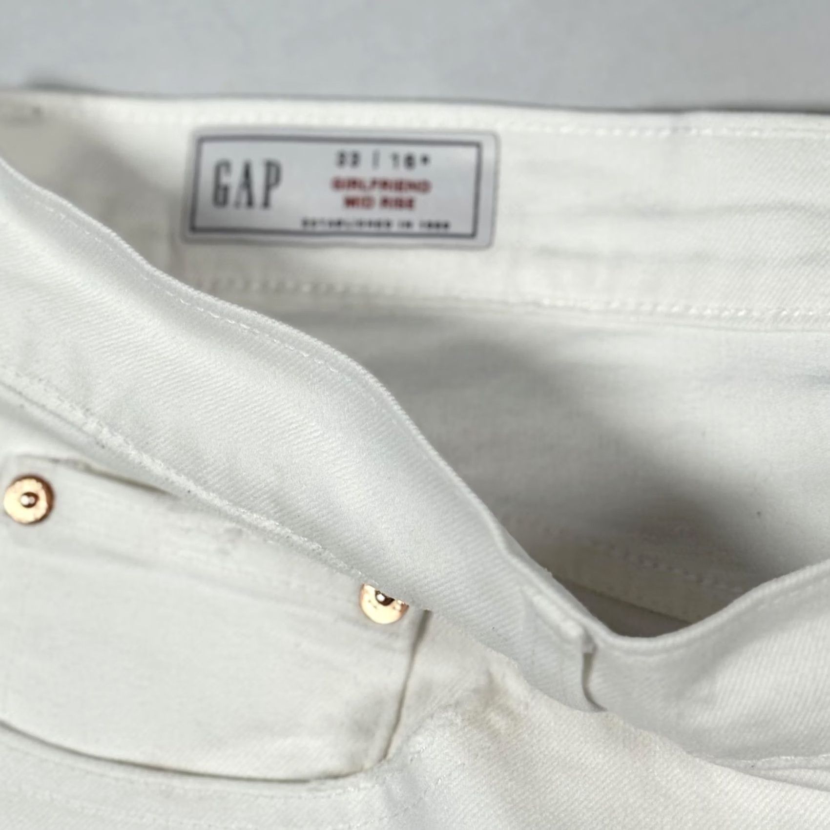 Gap VINTAGE Gap Jeans Womens 33 White Girlfriend Mid Rise Ankle Raw Hem Cropped Denim Size 24" / US 00 / IT 34 - 4 Thumbnail