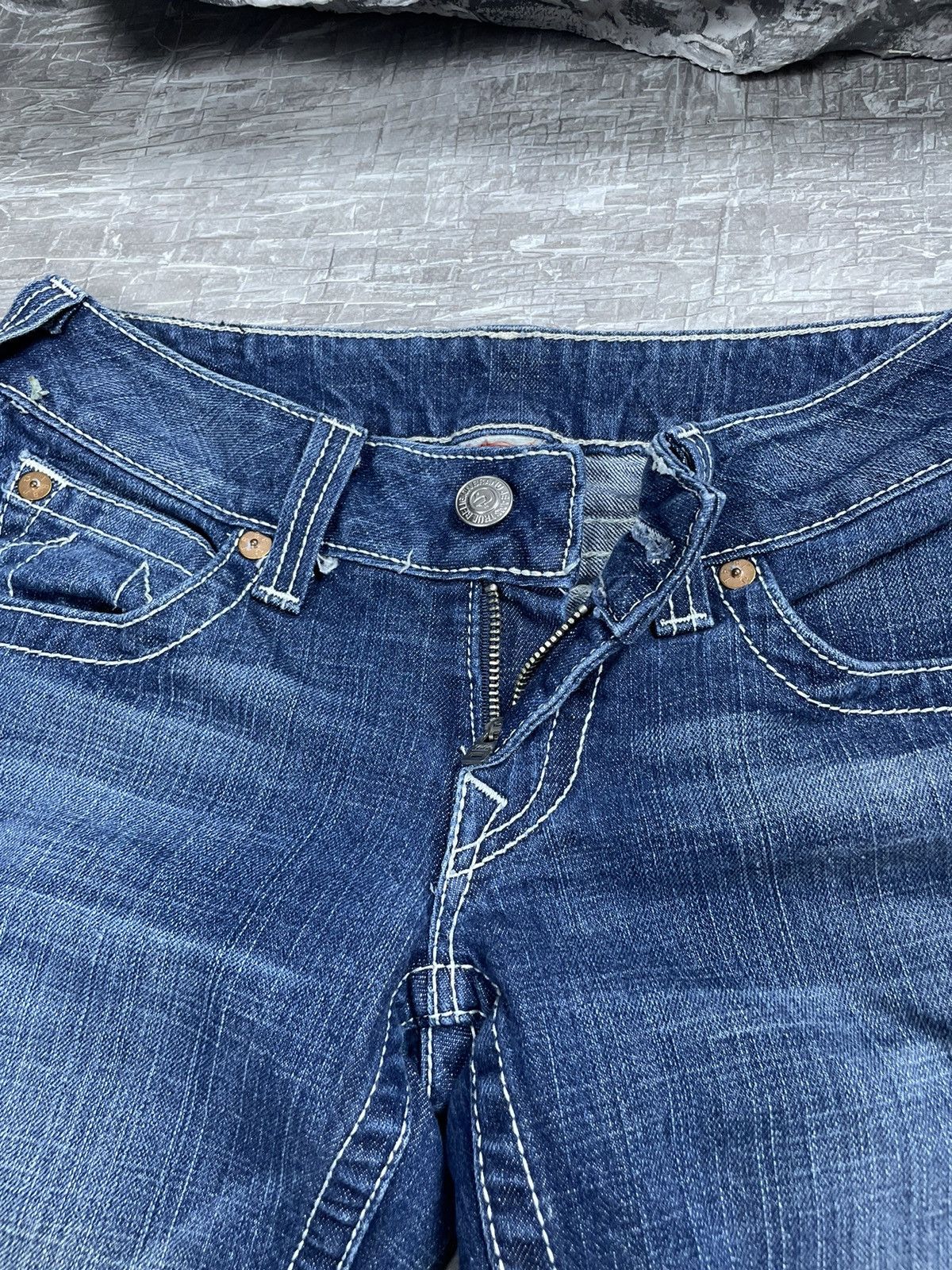 True Religion True Religion Rare Vintage Flared Contrast Stitch Y2K Jeans Size 26" / US 2 / IT 38 - 9 Thumbnail