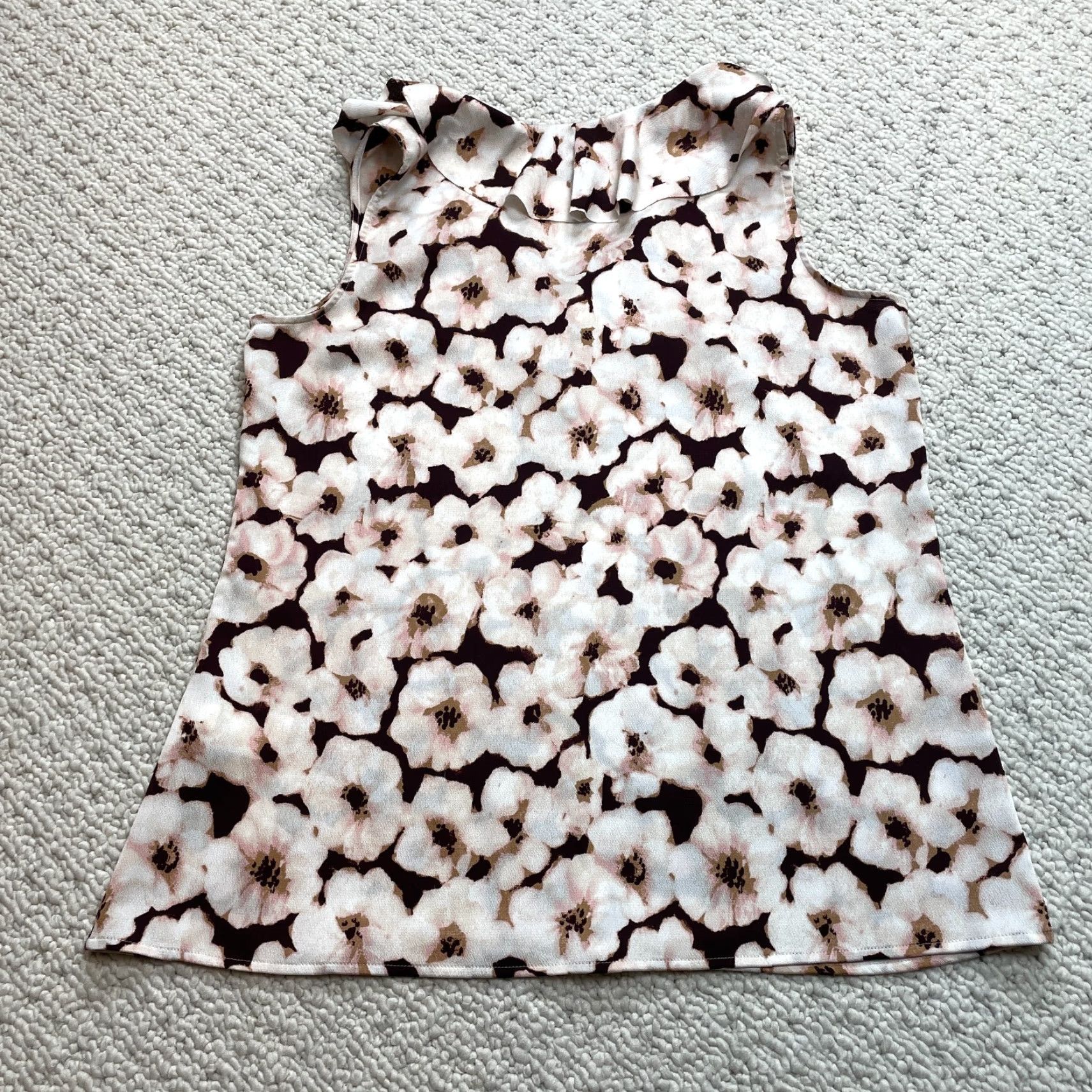 Banana Republic VINTAGE Banana Republic Blouse Tank Top Womens Small White Floral Megan Ruffle Drape Size S / US 4 / IT 40 - 8 Thumbnail