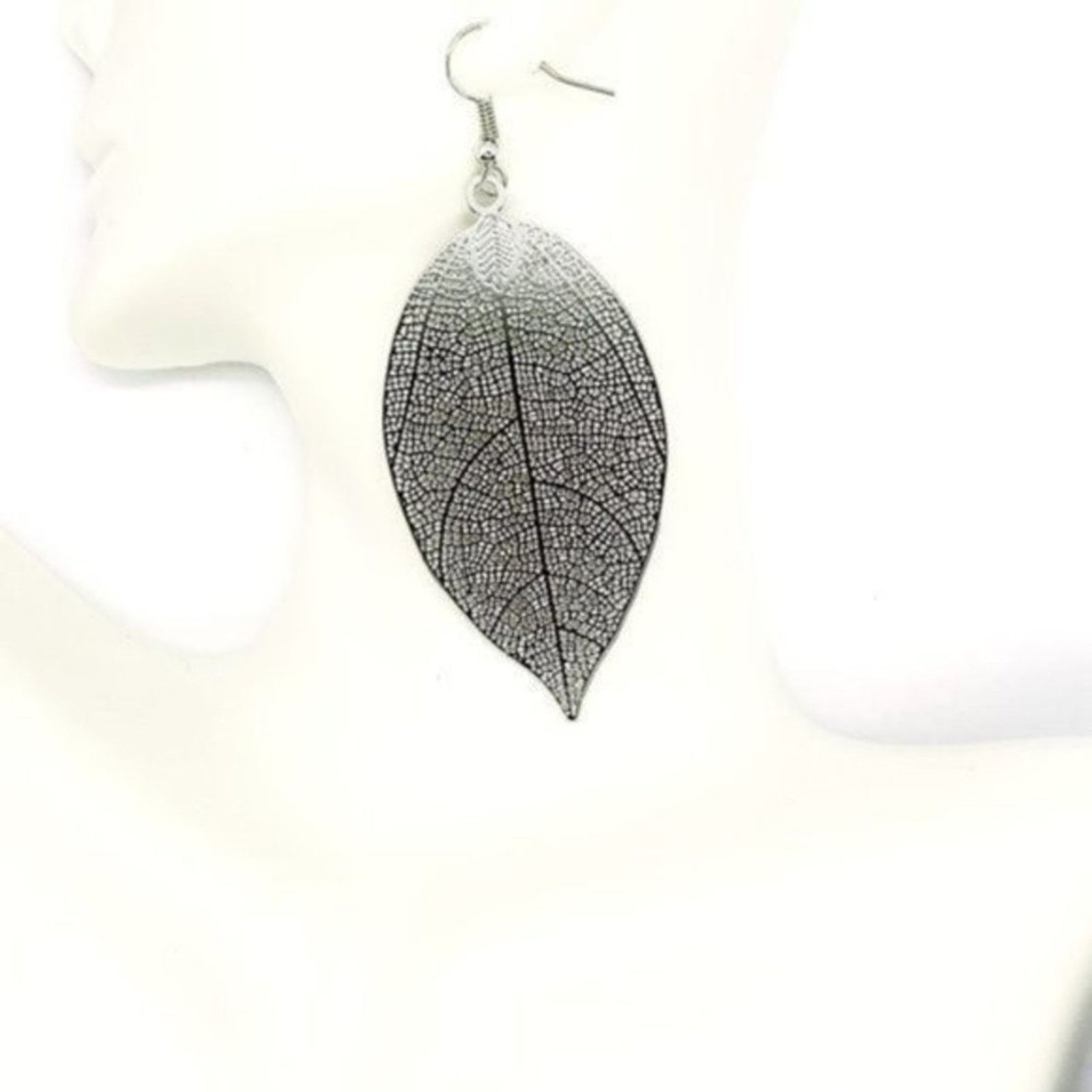Other Silver-Tone Laser Cut Leaf Dangle Earrings Size ONE SIZE - 1 Thumbnail
