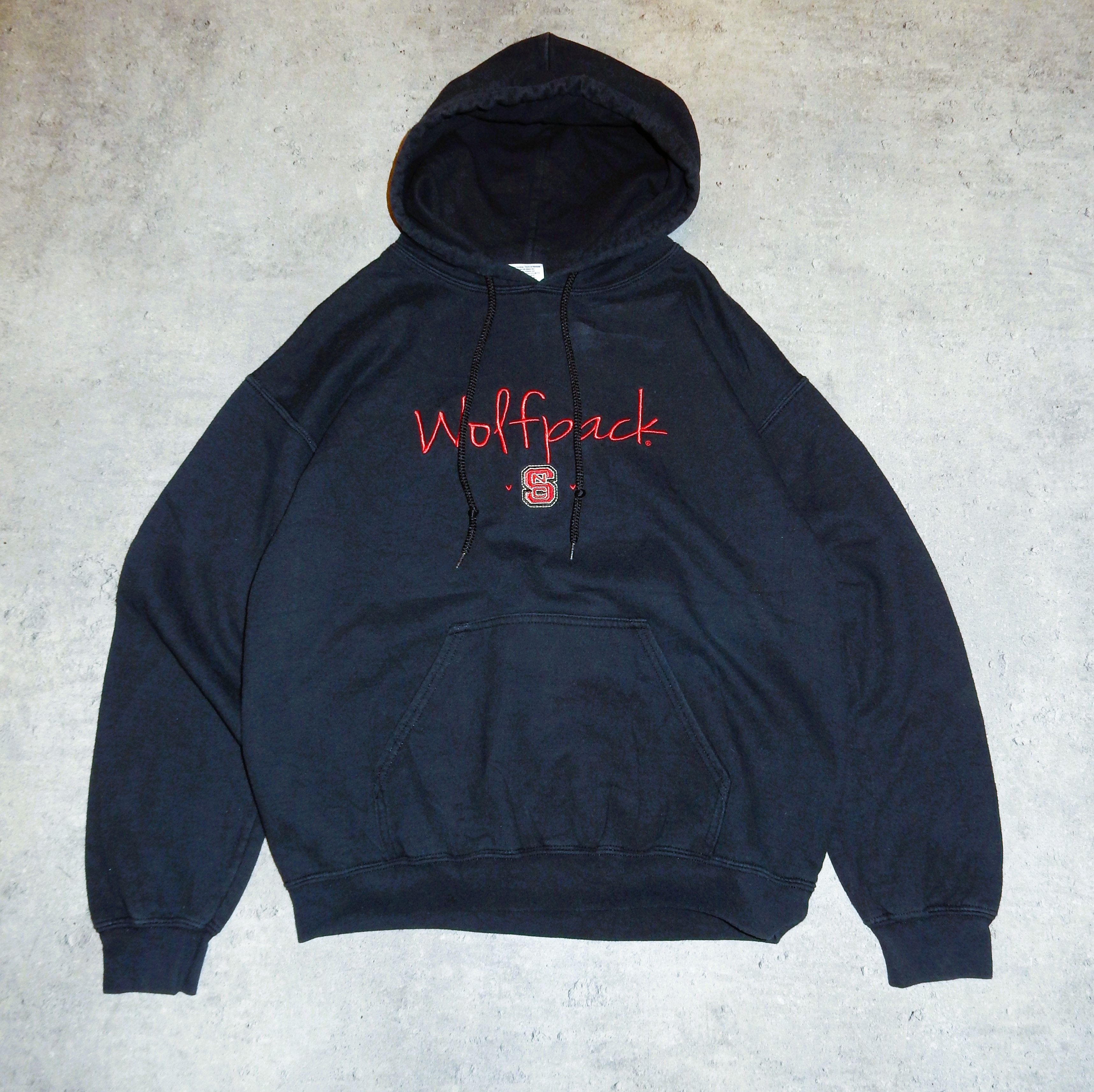 Gildan × Vintage College Wolfpack y2k black hoodie - M Size US M / EU 48-50 / 2 - 1 Thumbnail