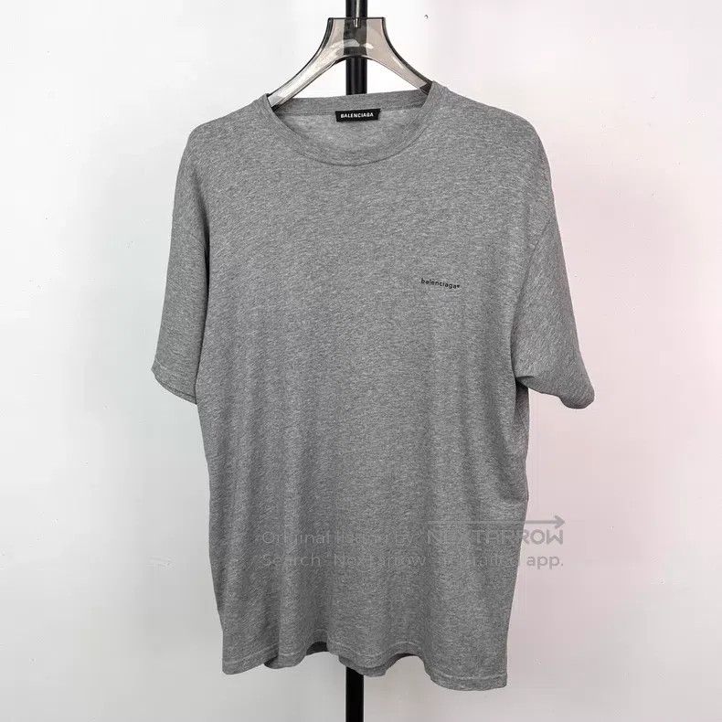 Balenciaga Balenciaga Small letter loose-fit short-sleeve T-shirt Size US S / EU 44-46 / 1 - 1 Thumbnail