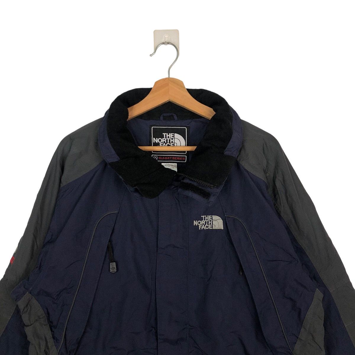 The North Face VINTAGE THE NORTH FACE SUMMIT SERIES SURVIVAL JACKET Size US L / EU 52-54 / 3 - 2 Thumbnail