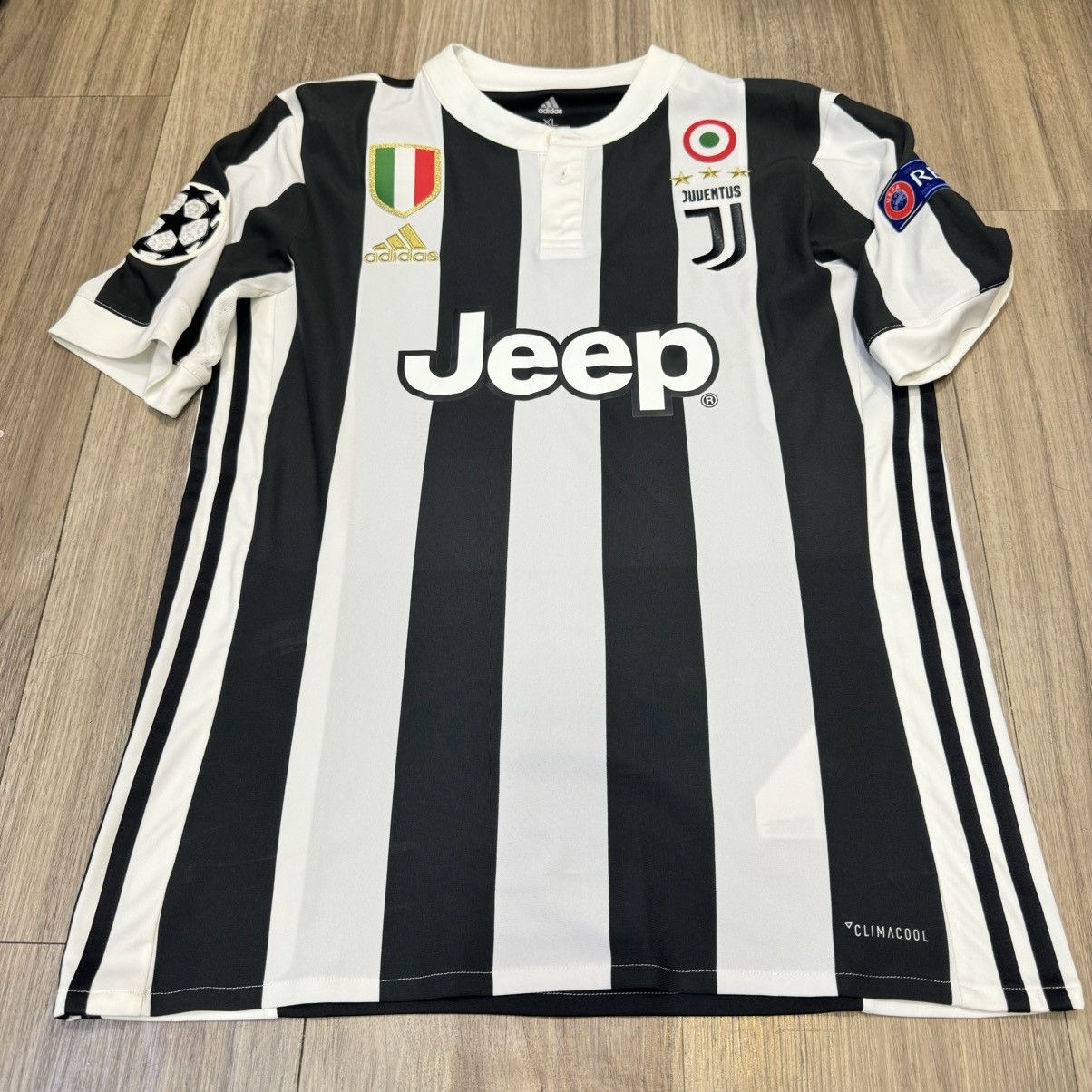 Adidas (Youth size)Juventus 17/18 home shirt #10 Dybala Size US S / EU 44-46 / 1 - 1 Thumbnail