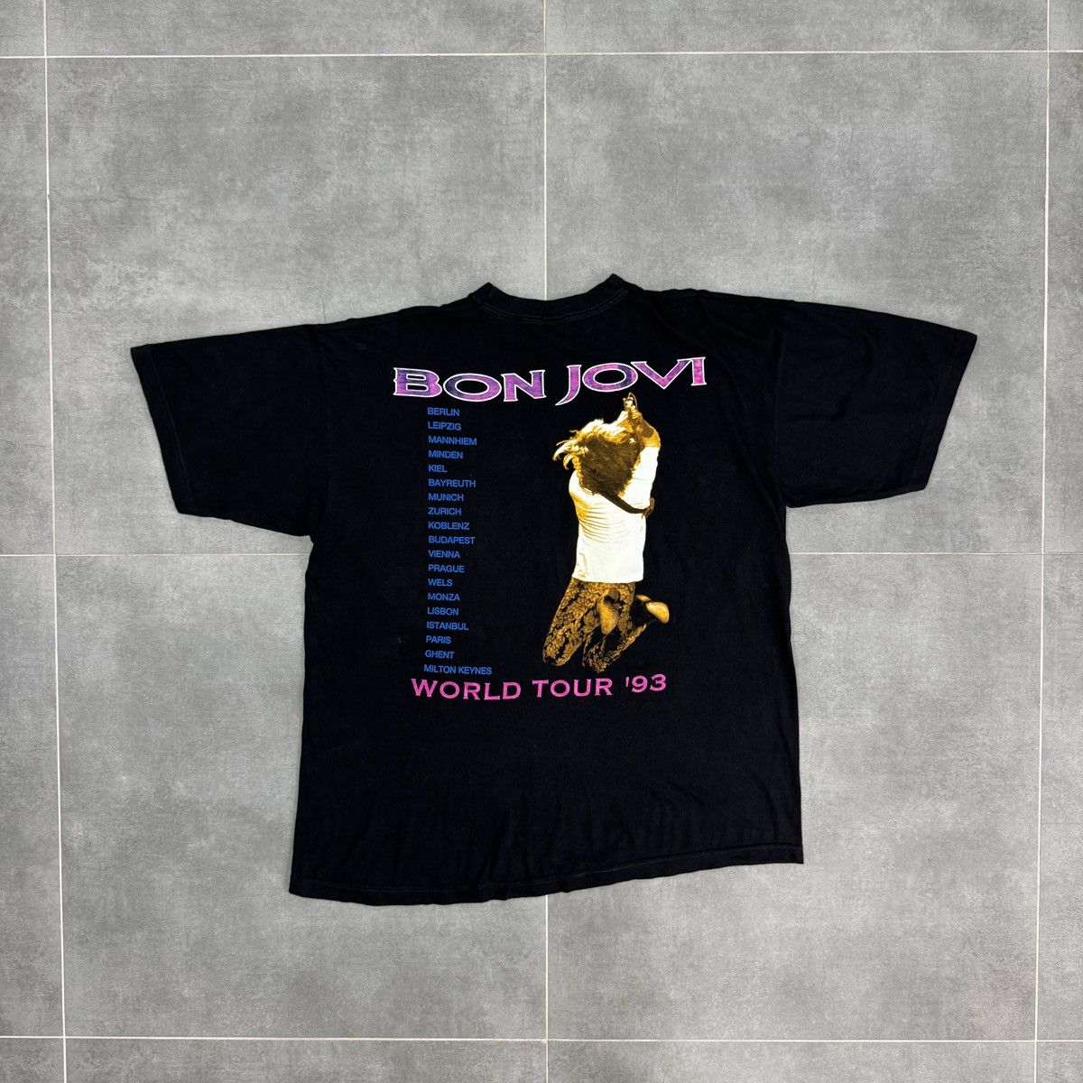 Bon Jovi Vintage Bon Jovi World Tour 1993 Band Tee T-Shirt Men Size US XL / EU 56 / 4 - 12 Thumbnail