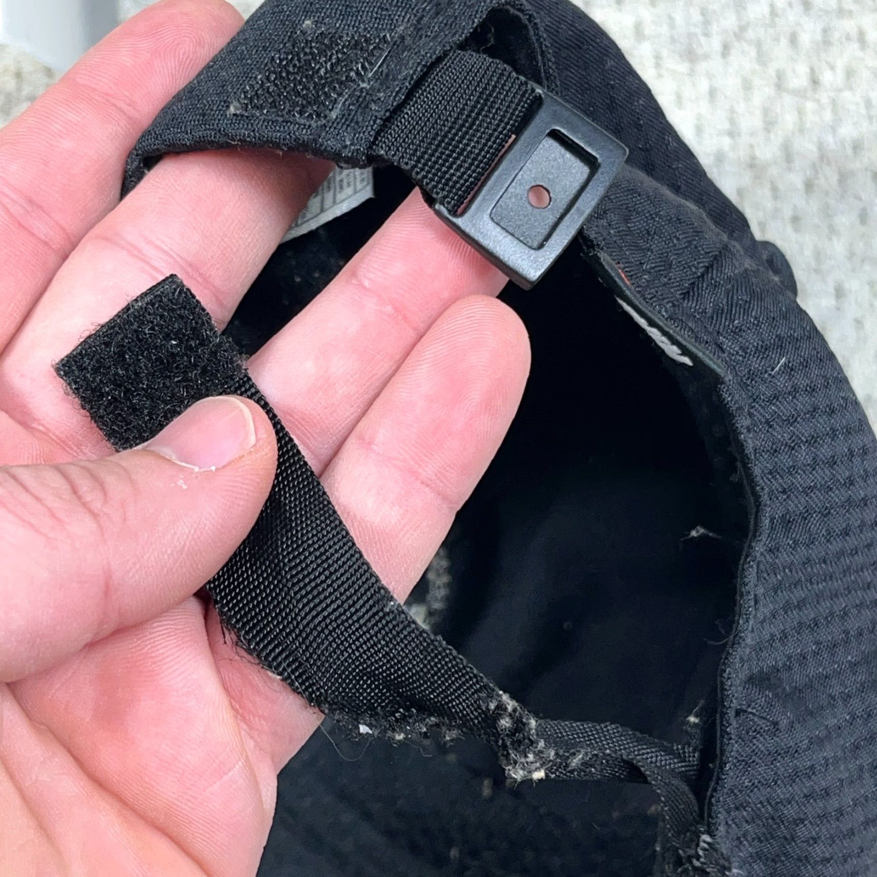 Nike VINTAGE Nike Hat Cap Strap Back Black Center Swoosh Basketball Dad Damaged Size ONE SIZE - 7 Thumbnail