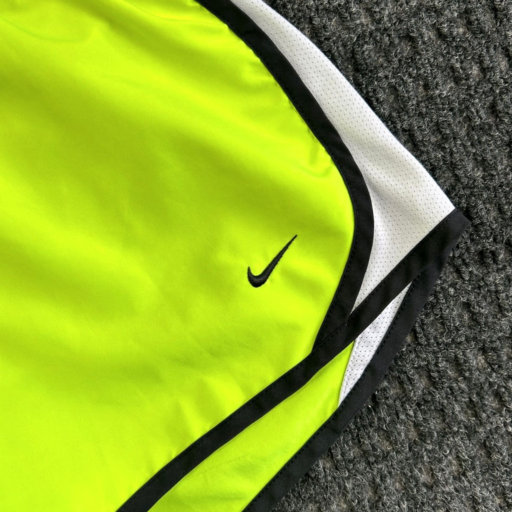 Nike VINTAGE Nike Womens Running Shorts Dri Fit L Volt Neon Green Built in Briefs FAST SHIP Size 36" / US 14 / IT 50 - 2 Thumbnail