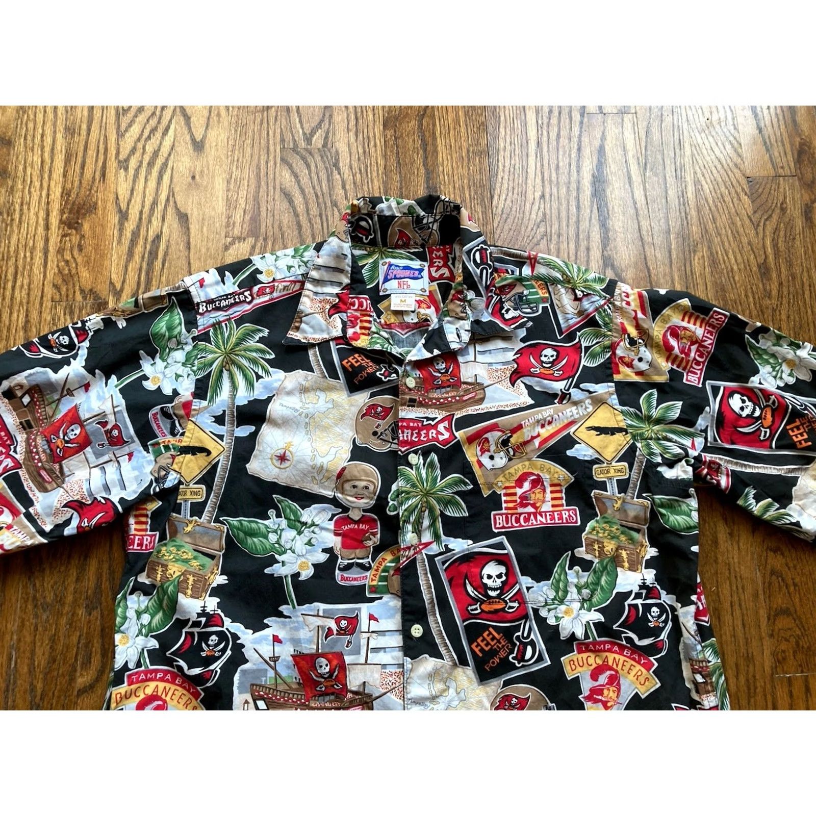 Reyn Spooner Reyn Spooner Tampa Bay Buccaneers Hawaiian Shirt Mens M NFL Cotton Shirt Size US M / EU 48-50 / 2 - 2 Thumbnail