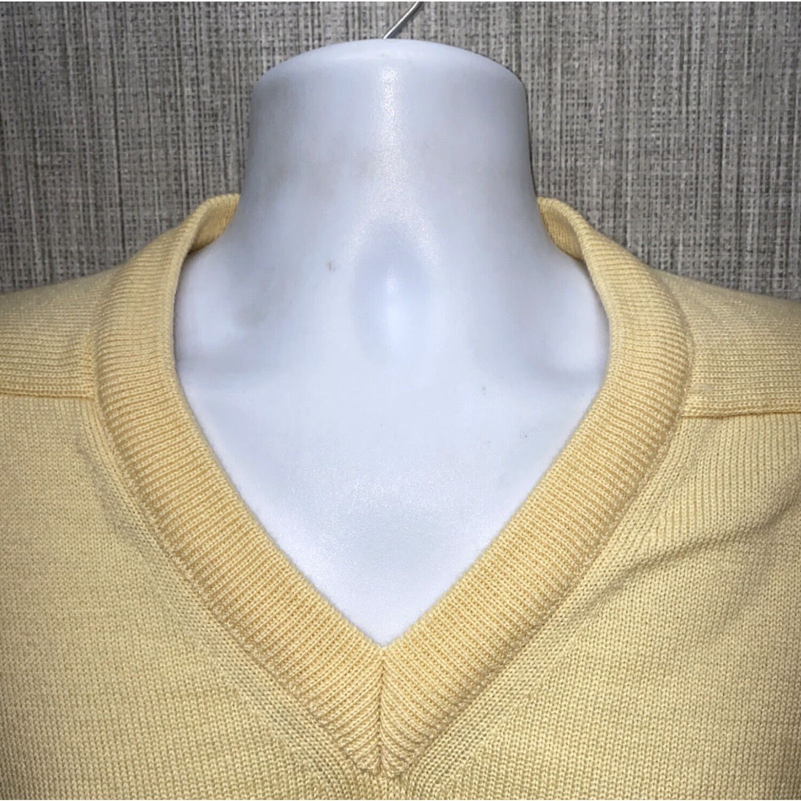 Vintage Ansett Mens Yellow Wool V-Neck Pullover Sweater L Size V-Neck Knitted Sweatshirt Mens Size US L / EU 52-54 / 3 - 3 Thumbnail