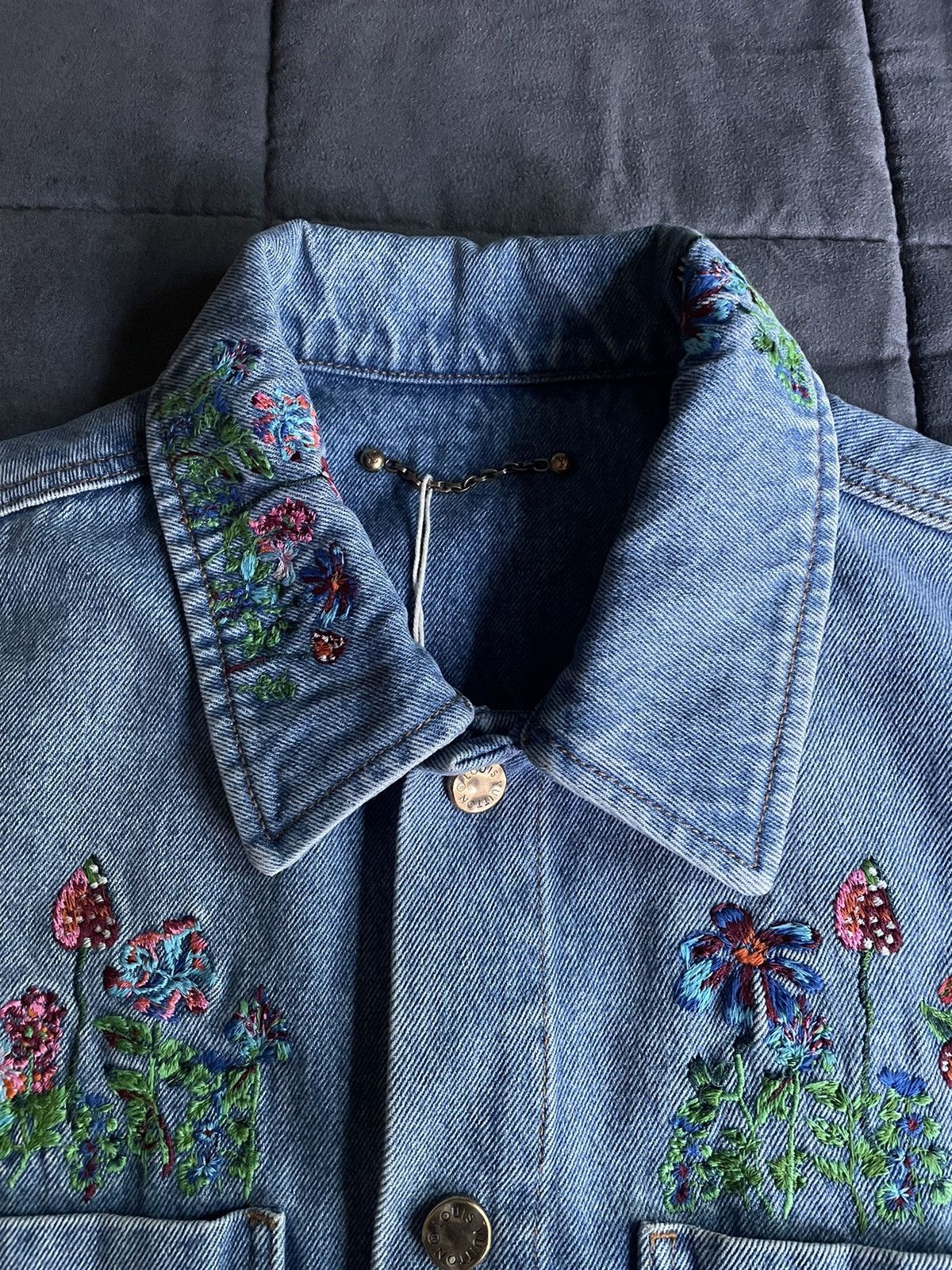 Louis Vuitton Louis Vuitton Floral Embroidered Denim Jacket Size US M / EU 48-50 / 2 - 7 Thumbnail