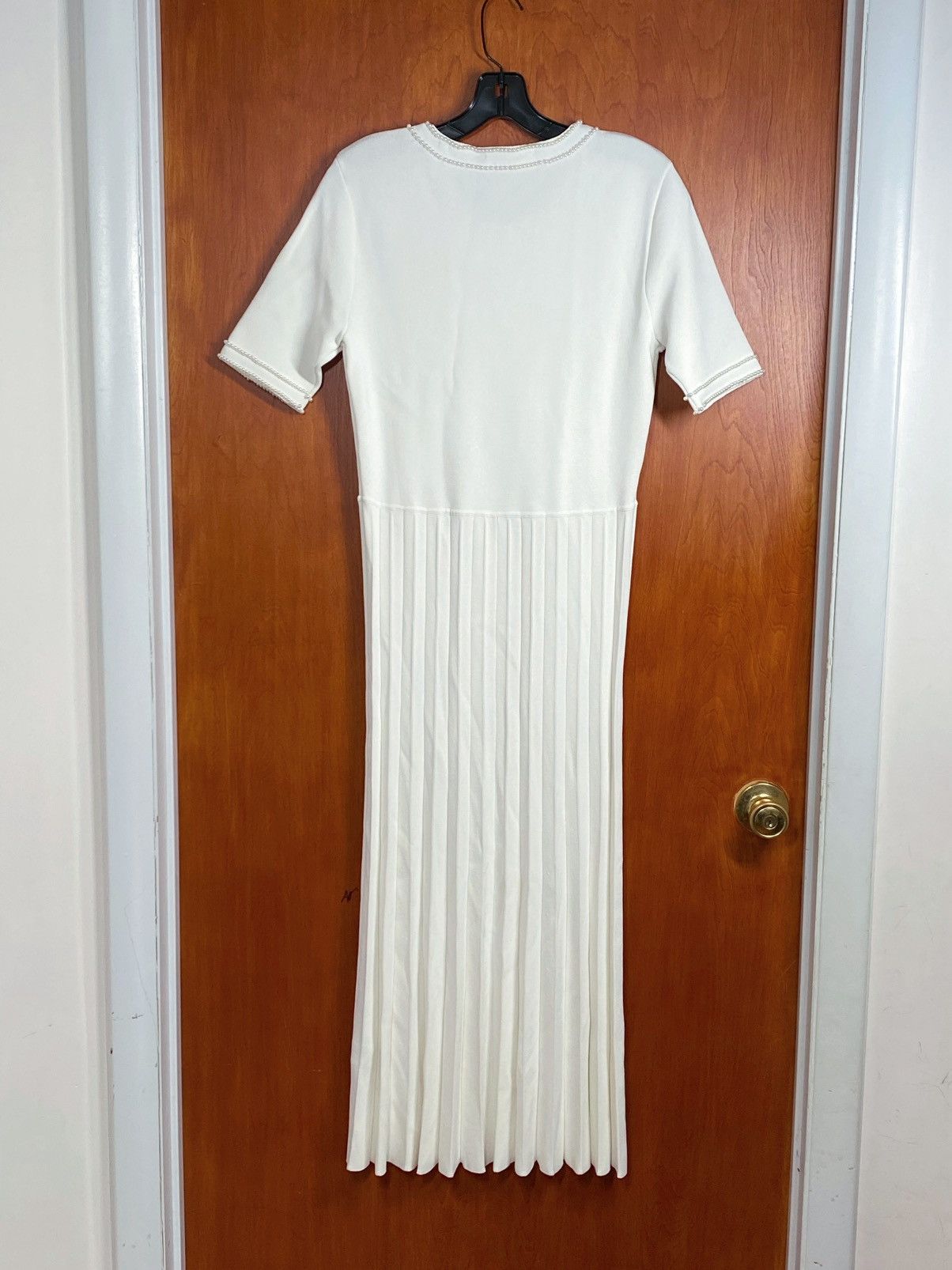 Elie Tahari Elie Tahari Pearl Embellished Knit Midi-Dress size M Size M / US 6-8 / IT 42-44 - 13 Thumbnail