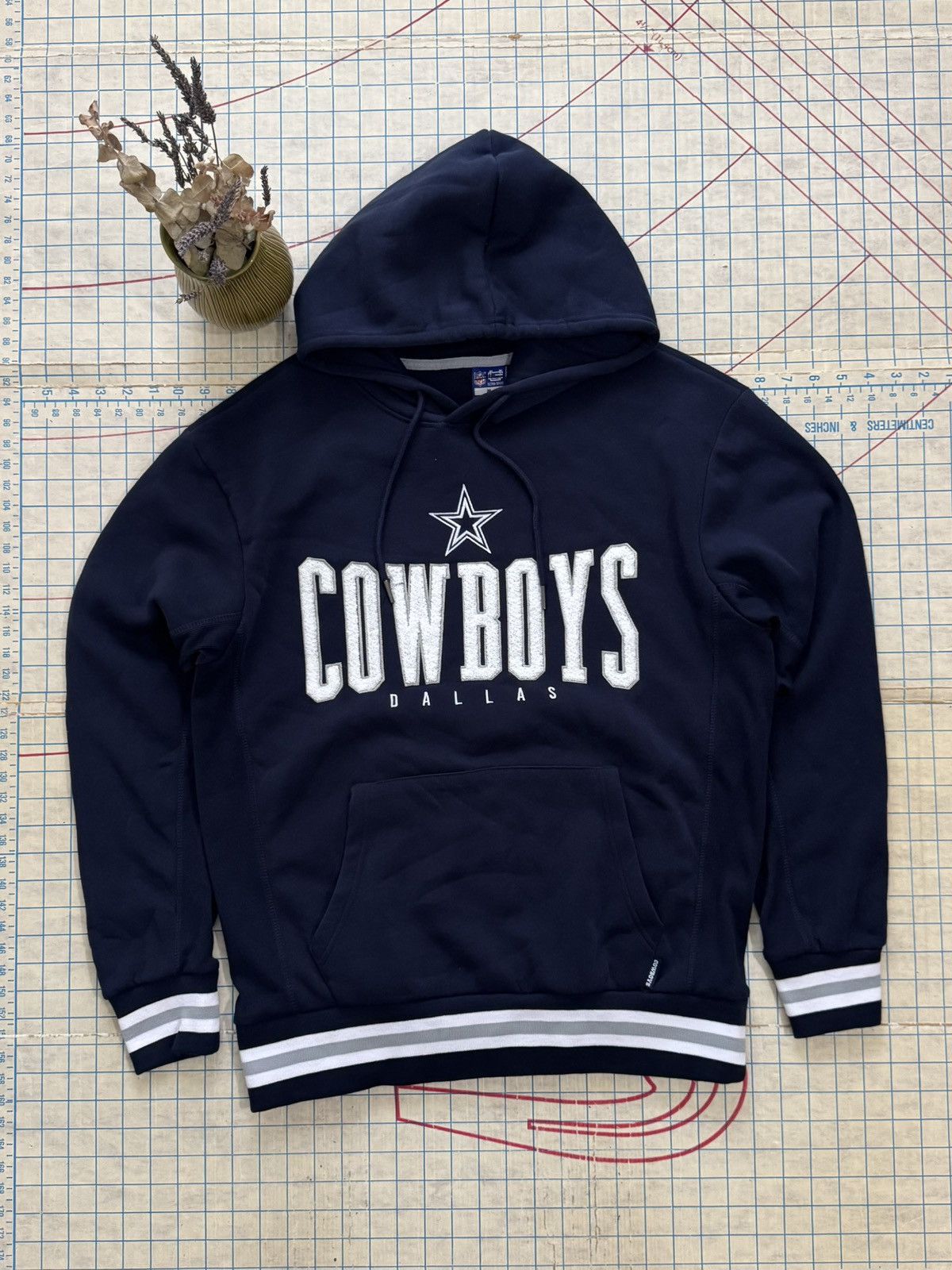 NFL NWOT NFL Team Apparel Dallas Cowboys Hoodie Size Medium Flaw Size US M / EU 48-50 / 2 - 1 Thumbnail