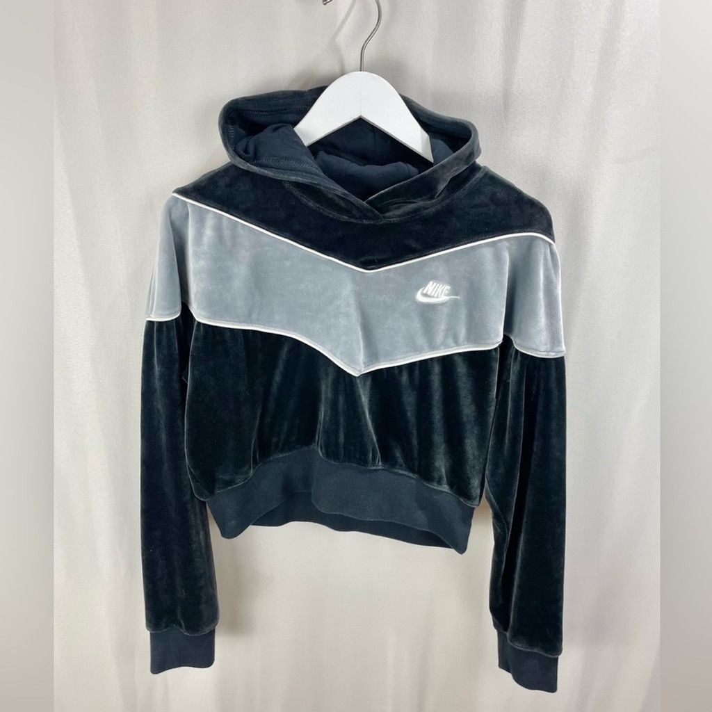 Nike Nike Heritage Velour Cropped Hoodie in Black and Grey Size S Size S / US 4 / IT 40 - 5 Thumbnail