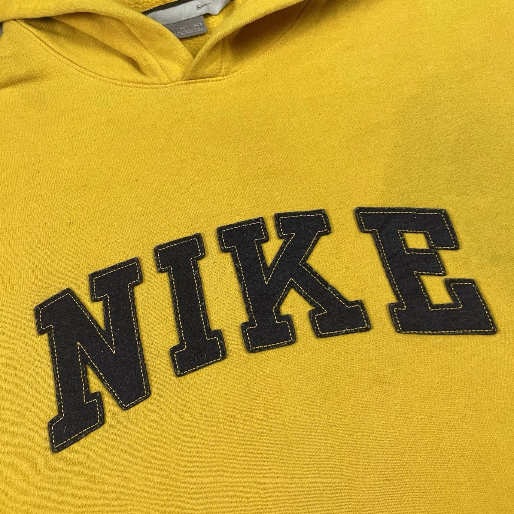 Nike VINTAGE Nike Hoodie Adult XL Yellow Embroidered Swoosh 90s Sweatshirt Pullover Mens Size US XL / EU 56 / 4 - 3 Thumbnail
