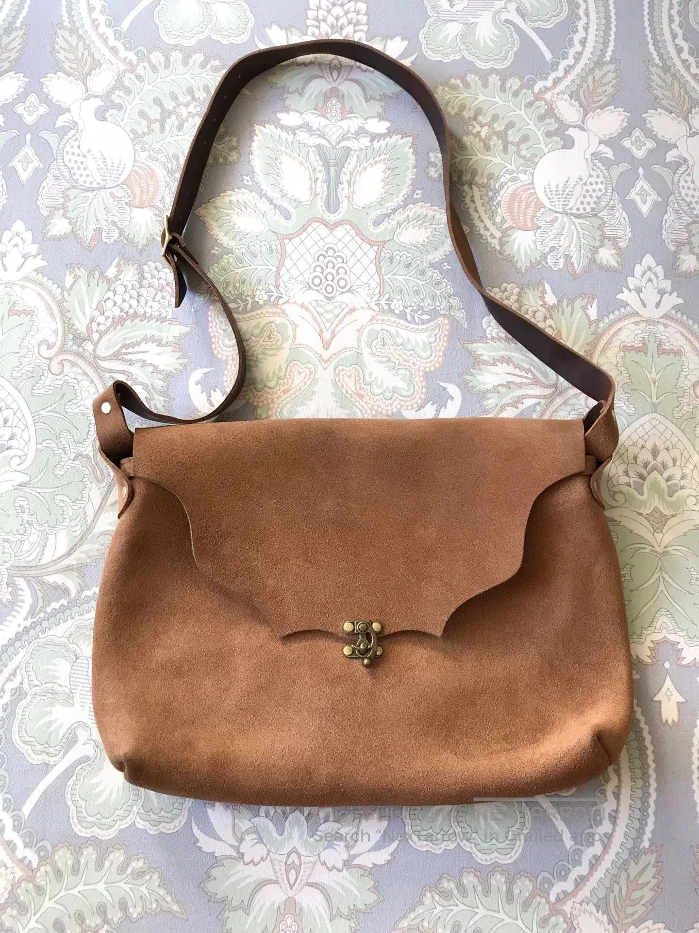 Horween Leather Fernand Leather Vintage Western Crossbody Bag. Size ONE SIZE - 1 Thumbnail