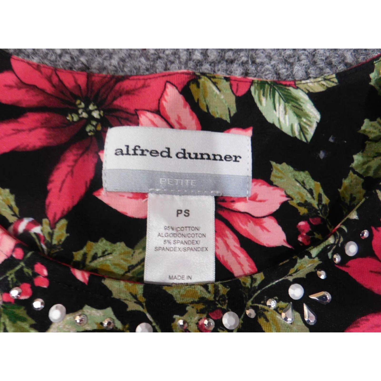 Vintage Alfred Dunner Blouse Shirt Petite PS Women Red Floral Cotton Spandex Stretch Round Neck Long Sleeve Pullover Casual Weekend Flower Size S / US 4 / IT 40 - 5 Thumbnail