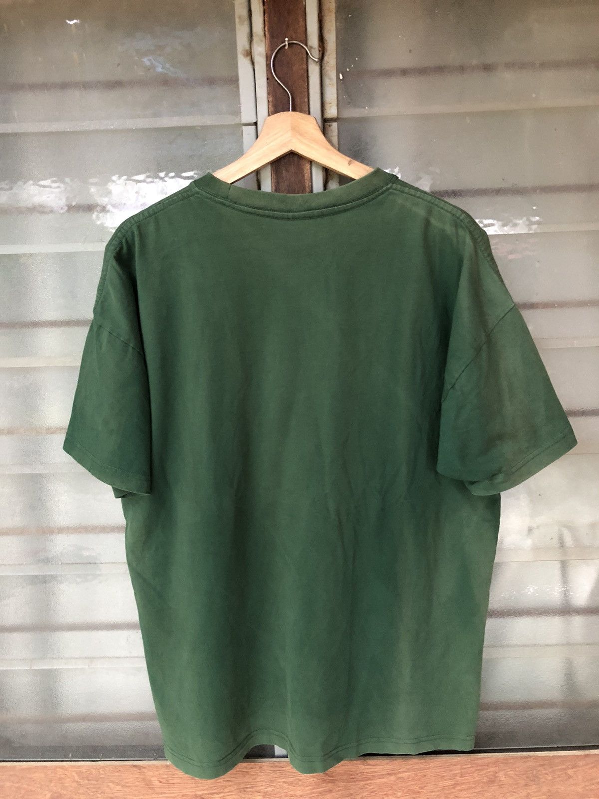 Vintage Vintage The Weird Studio Streetwear Faded Shirt Tee Size US XL / EU 56 / 4 - 8 Thumbnail