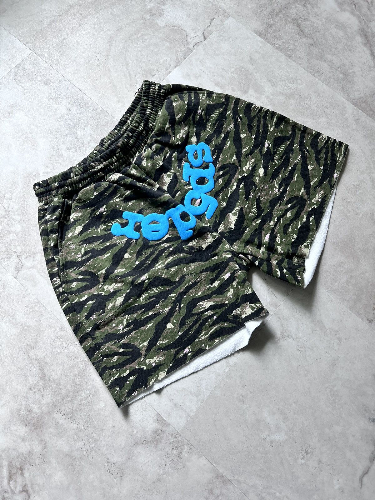 Sp5der × Young Thug Sp5der OG Web Tiger Camo Sweatshorts Size S Size US 30 / EU 46 - 2 Thumbnail
