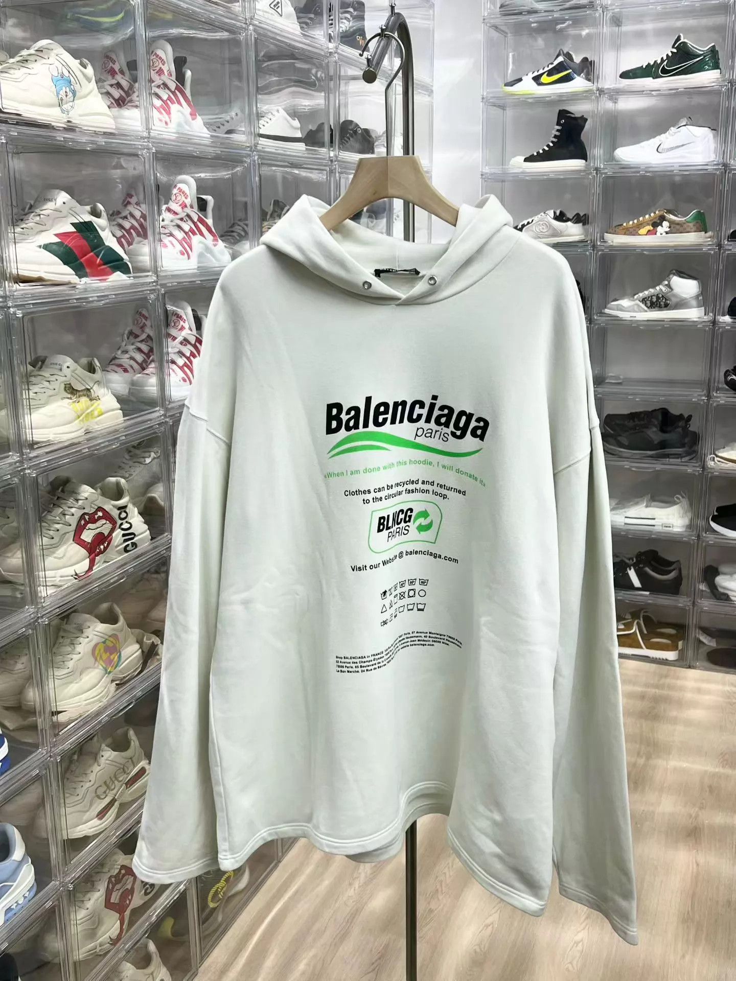 Balenciaga White Oversized Graphic Hoodie Size US S / EU 44-46 / 1 - 1 Thumbnail