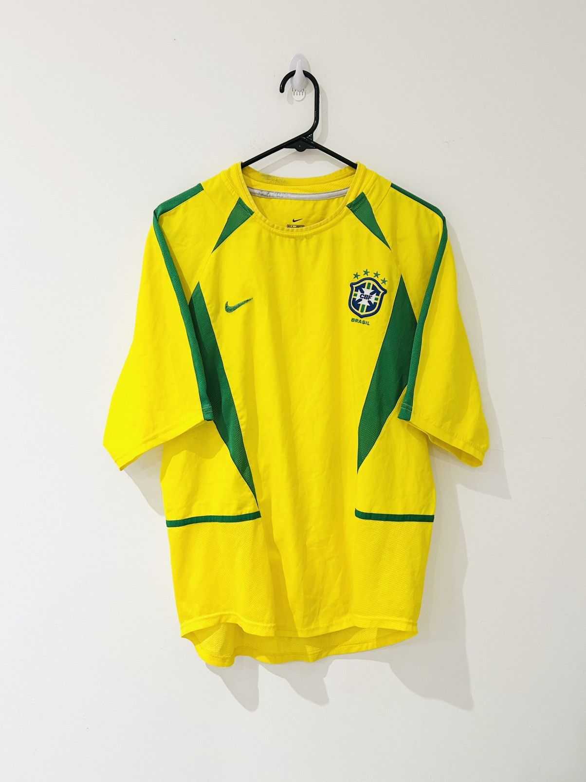 Nike Brazil 2002 home jersey Size US M / EU 48-50 / 2 - 1 Thumbnail