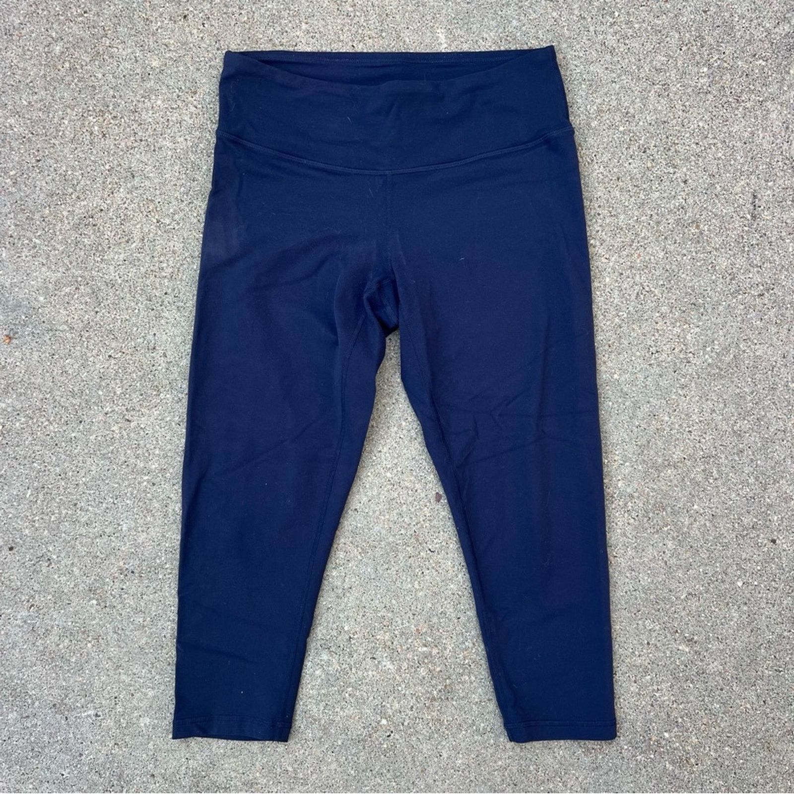 Prana Prana navy blue Capri workout athletic pants MEDIUM Size 28" / US 6 / IT 42 - 1 Thumbnail