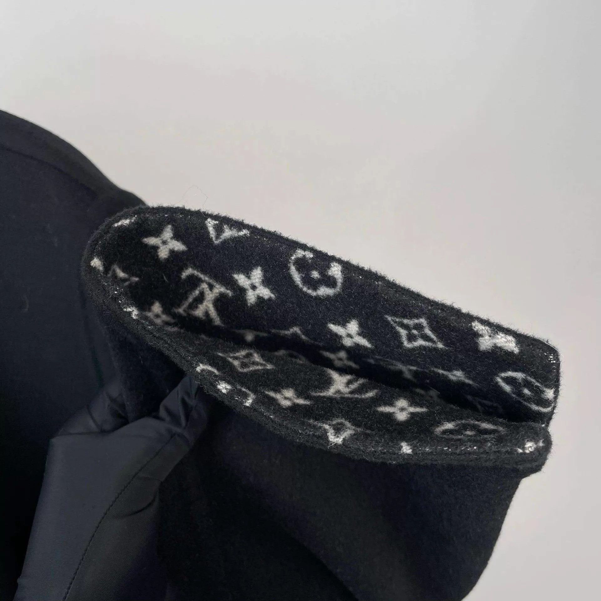 Louis Vuitton LV overcoat 40 black Size M / US 6-8 / IT 42-44 - 8 Thumbnail