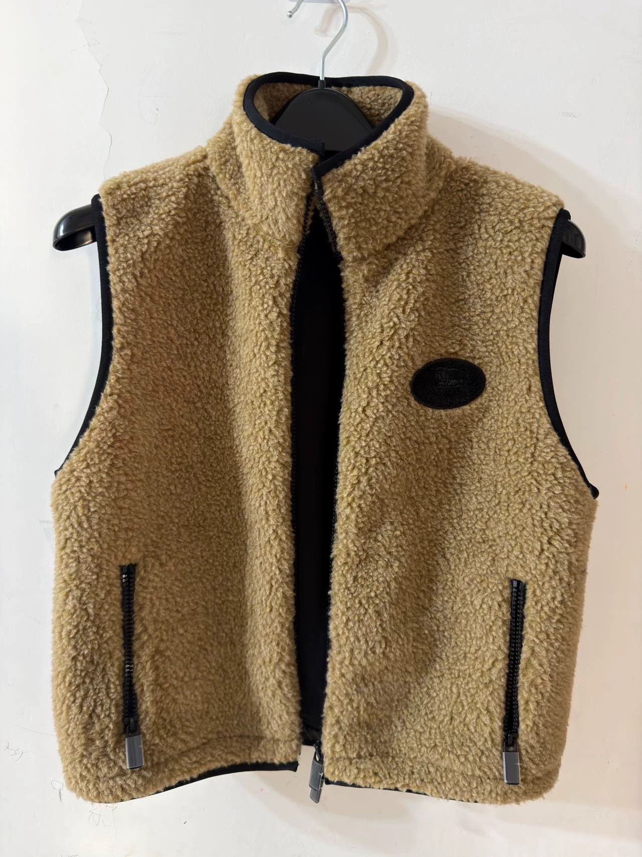 Burberry Burberry 25 Teddy Vest M New with Tags Size M / US 6-8 / IT 42-44 - 1 Thumbnail