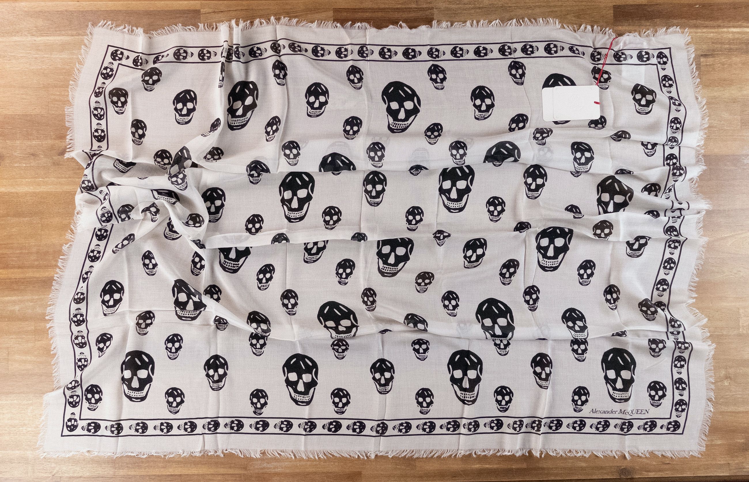 Alexander McQueen ALEXANDER MCQUEEN white & black skull print modal silk scarf Size ONE SIZE - 2 Thumbnail