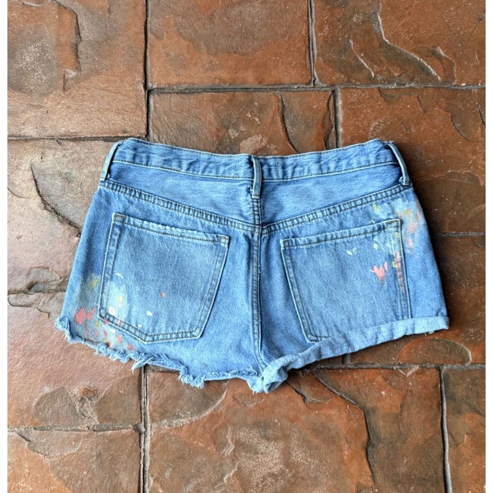 Free People We The Free People Paint Splatter Denim Shorts 27 Distress Frayed Hem Button Fly Denim Shorts Women 27 Bohemian Festival Size 27" / US 4 / IT 40 - 3 Thumbnail