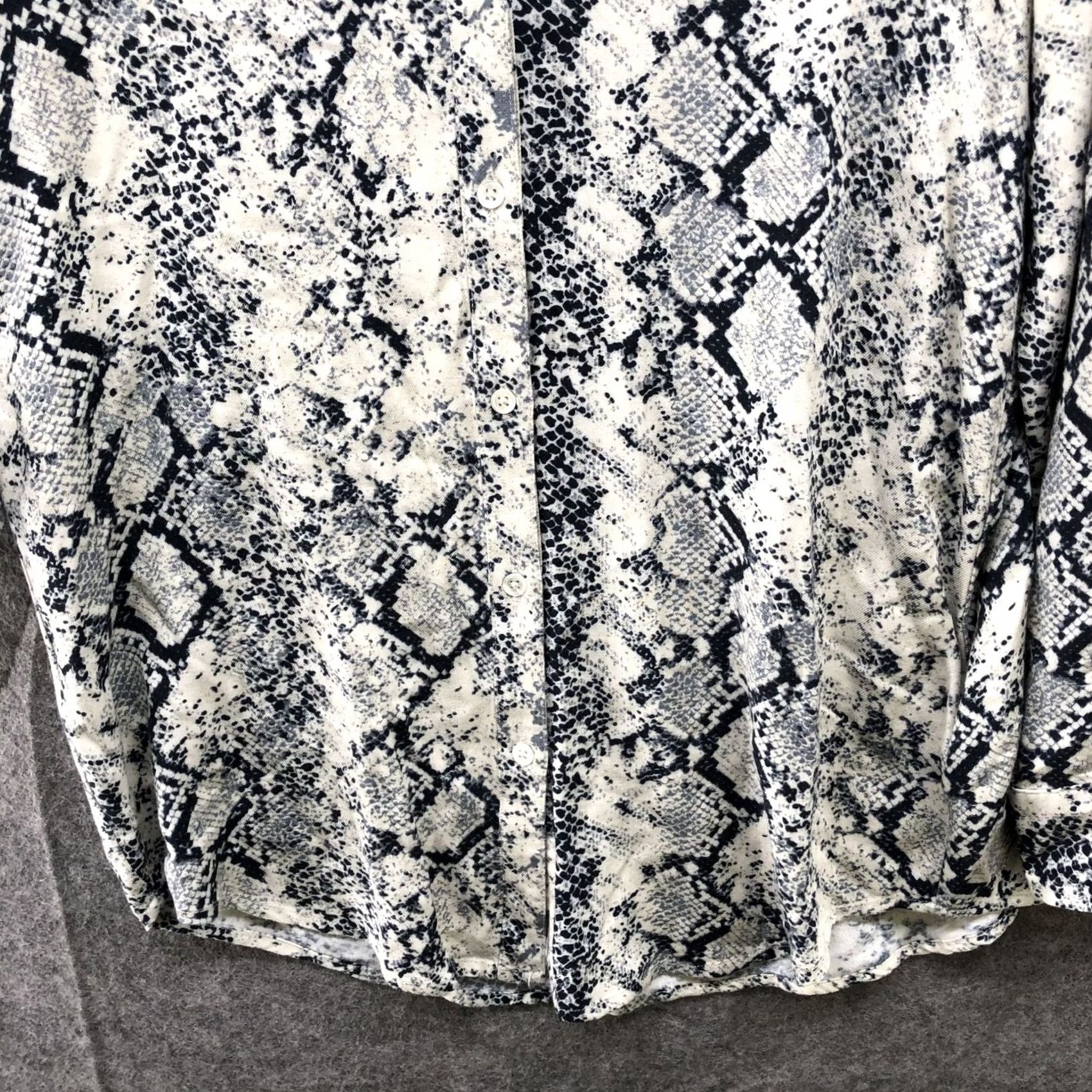 Joie JOIE Top Womens XS Roll Tab Sleeves Button Front V-Neck Snakeskin Print Blue Soft Size XS / US 0-2 / IT 36-38 - 4 Thumbnail