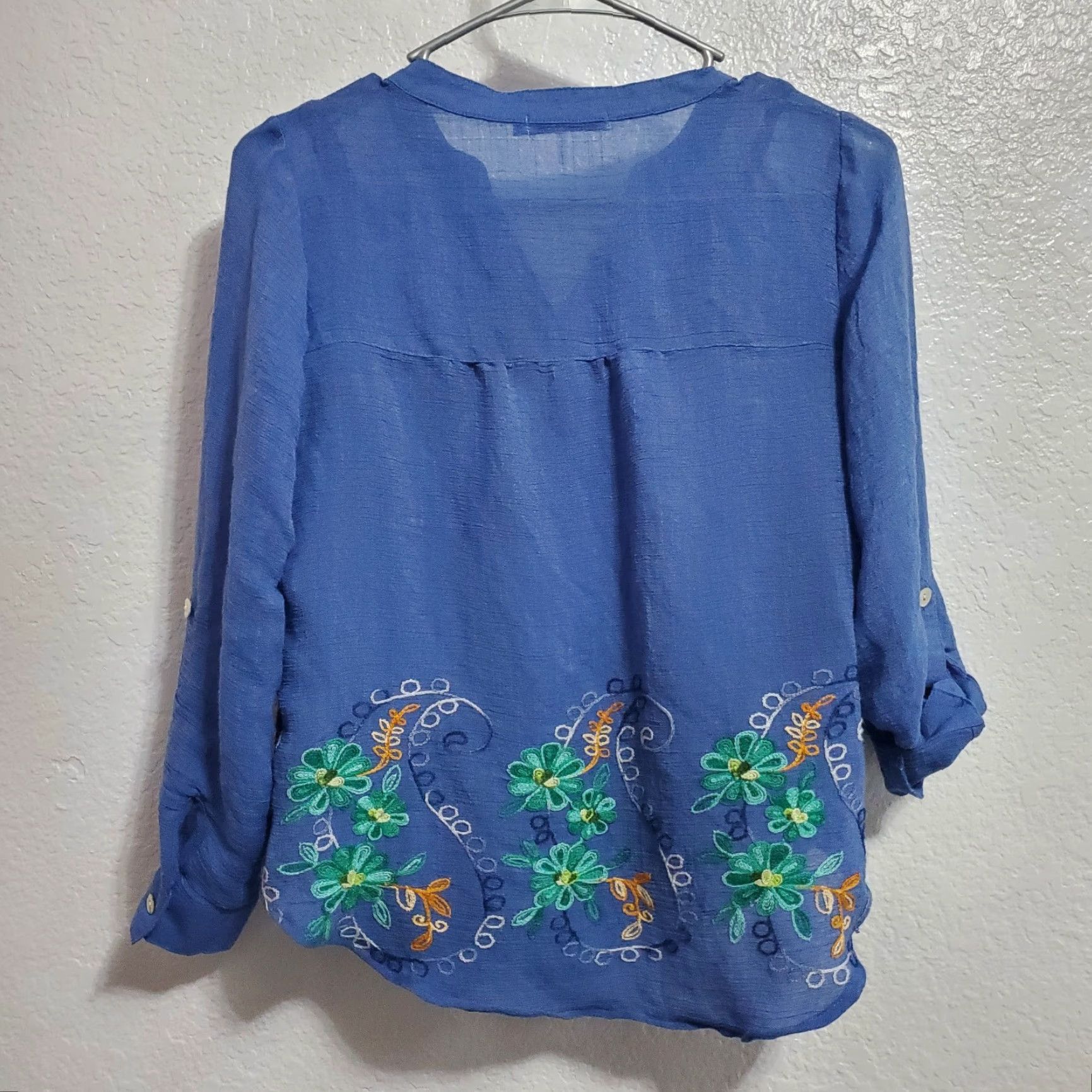 Vintage Figueroa & Flower Blouse Women PS Blue Embroidered Roll Tab Sleeve Attached Cami Size S / US 4 / IT 40 - 2 Thumbnail