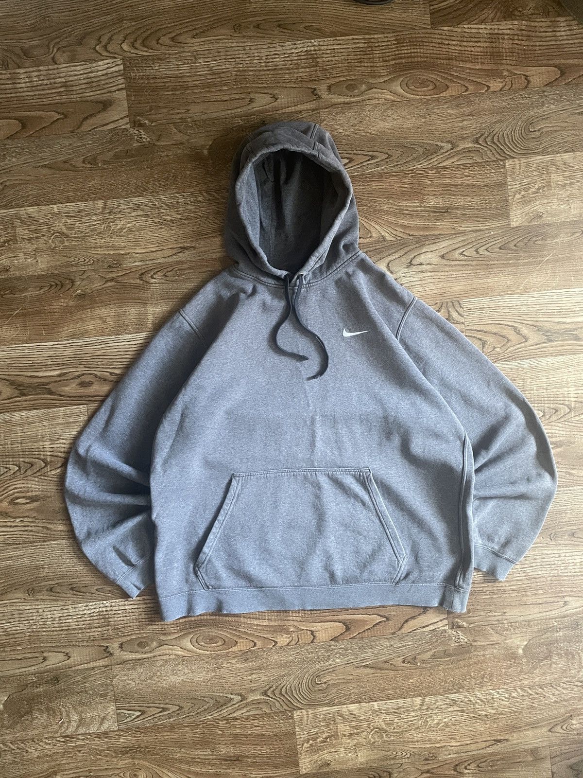 Nike × Vintage Vintage Nike Hoodie Boxy Fit Mini Swoosh Y2k Faded distress Size US XL / EU 56 / 4 - 1 Thumbnail