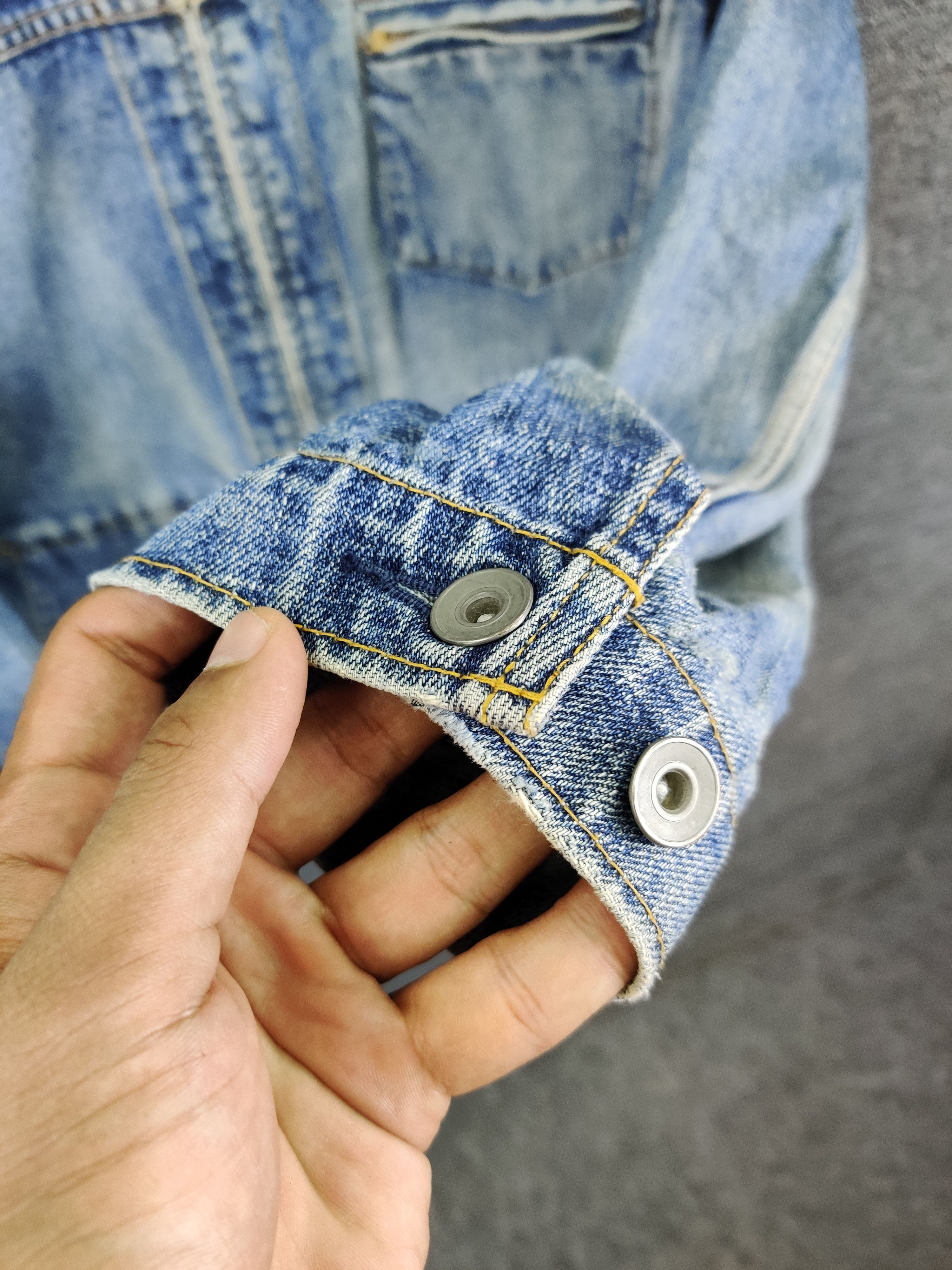 Uniqlo Vintage Thrashed Uniqlo Distressed Denim Trucker Jacket Size US XL / EU 56 / 4 - 14 Thumbnail