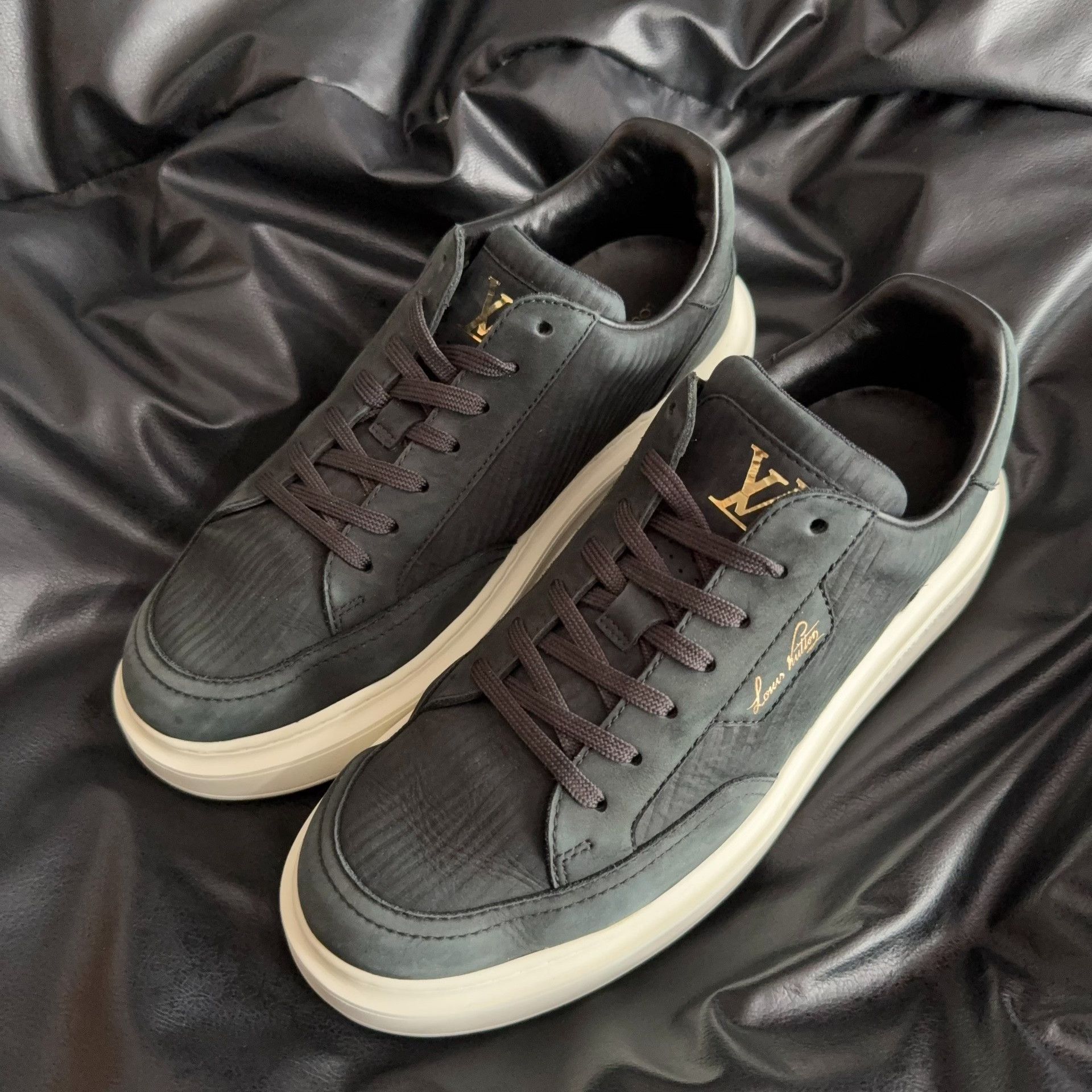 Louis Vuitton Louis Vuitton Black Lowtop Sneakers 40 Men Size US 7.5 / EU 40-41 - 1 Thumbnail