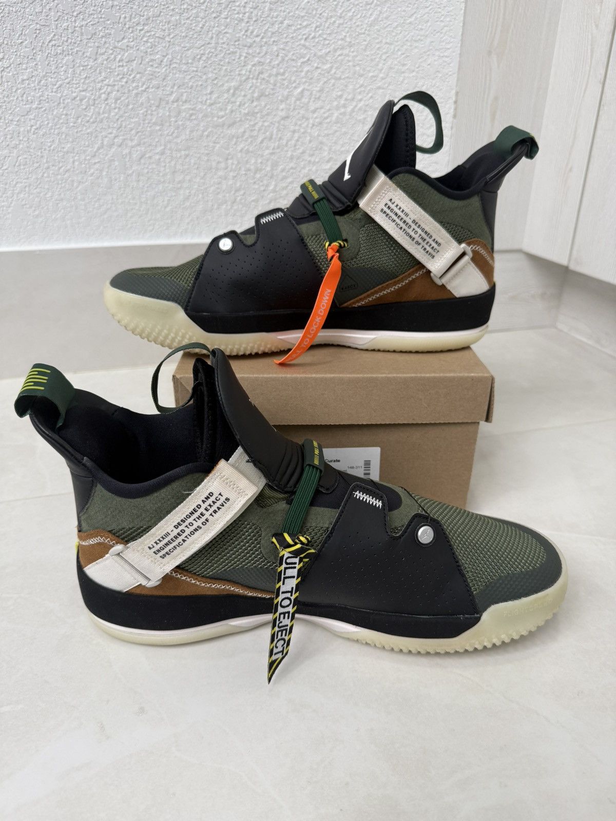 Jordan Brand × Travis Scott Nike Air Jordan 33 x Travis Scott "Cactus Jack" Size 11 Size US 11 / EU 44 - 4 Thumbnail