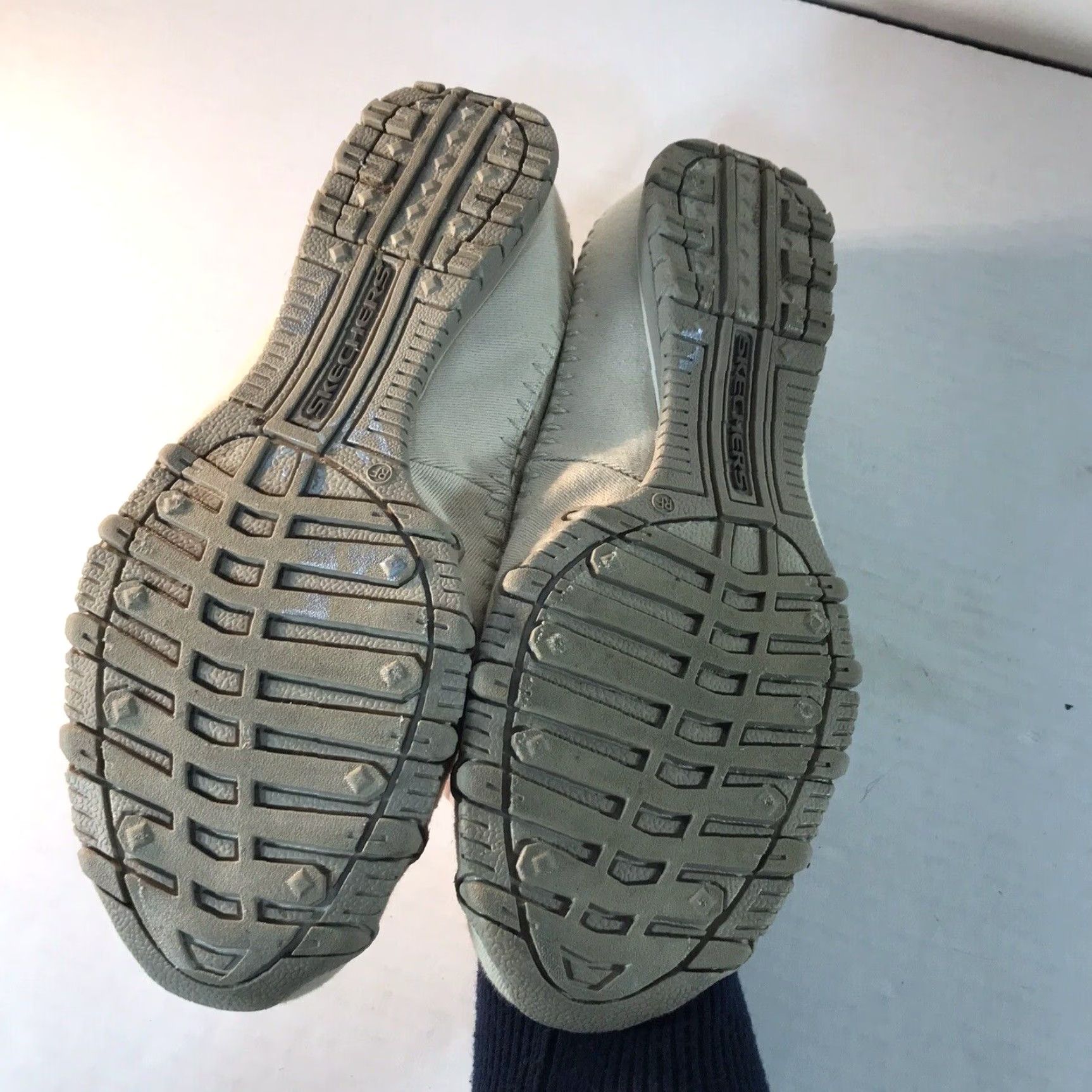 SKECHERS VINTAGE Skechers Women's Canvas Loafers Slip On Casual Shoes Size 9.5 Comfort Memory Foam Size US 9.5 / IT 39.5 - 8 Thumbnail