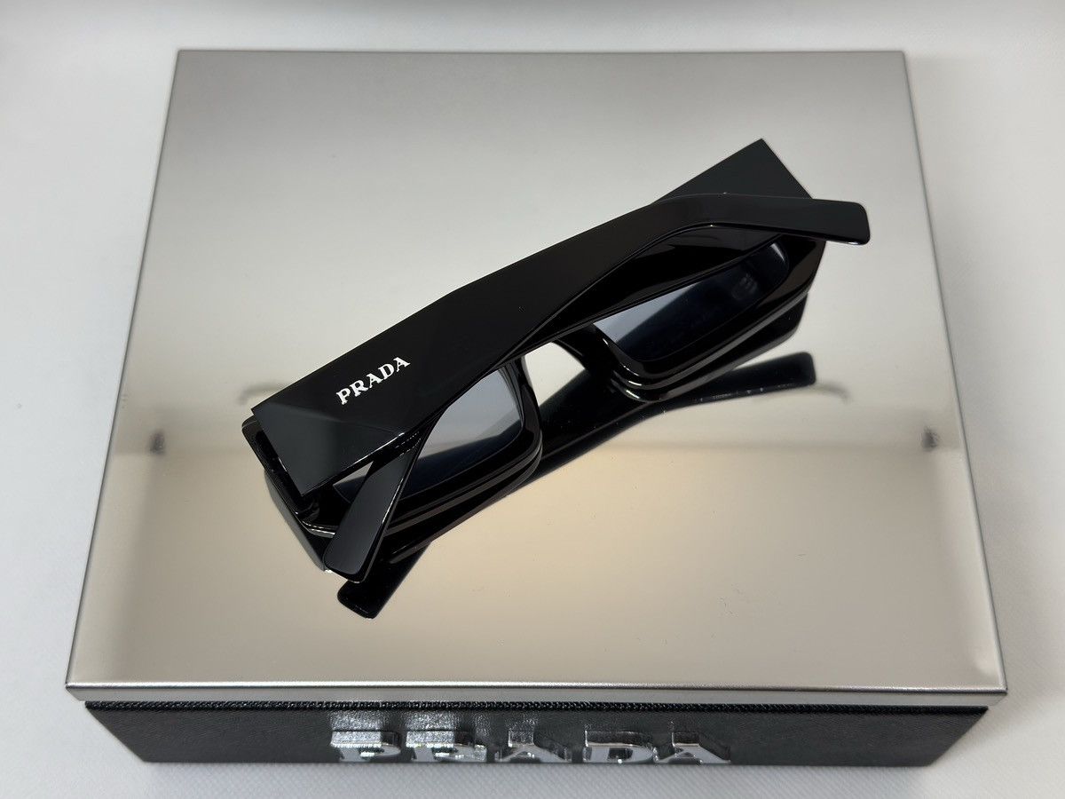 Prada Prada Symbole sunglasses PR 06YS 16K10L 53. New Collection Size ONE SIZE - 10 Thumbnail