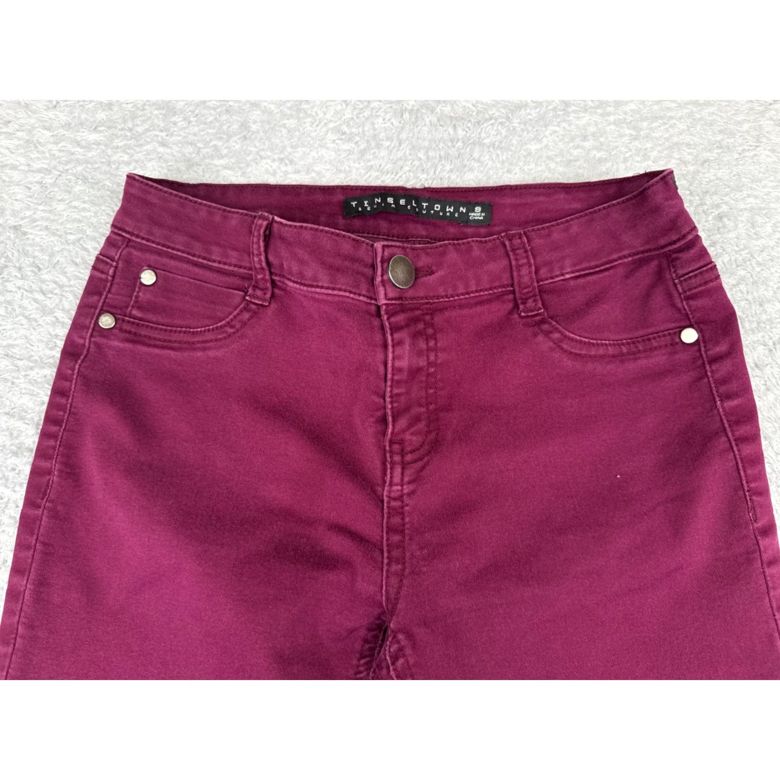 Vintage Tinseltown Jeans Juniors 9 Skinny Mid Rise Magenta Cotton Blend Stretch 28x26 Denim Womens Jeans 5-Pocket Zipper Distressed Velvety Size 30" / US 8 / IT 44 - 4 Thumbnail