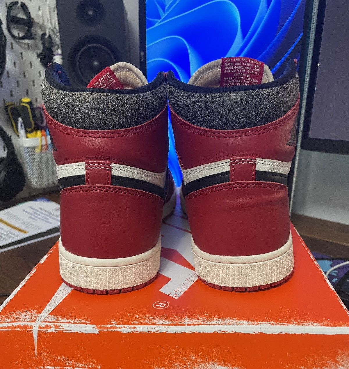 Jordan Brand Jordan 1 Chicago Lost and Found Size US 10 / EU 43 - 3 Thumbnail