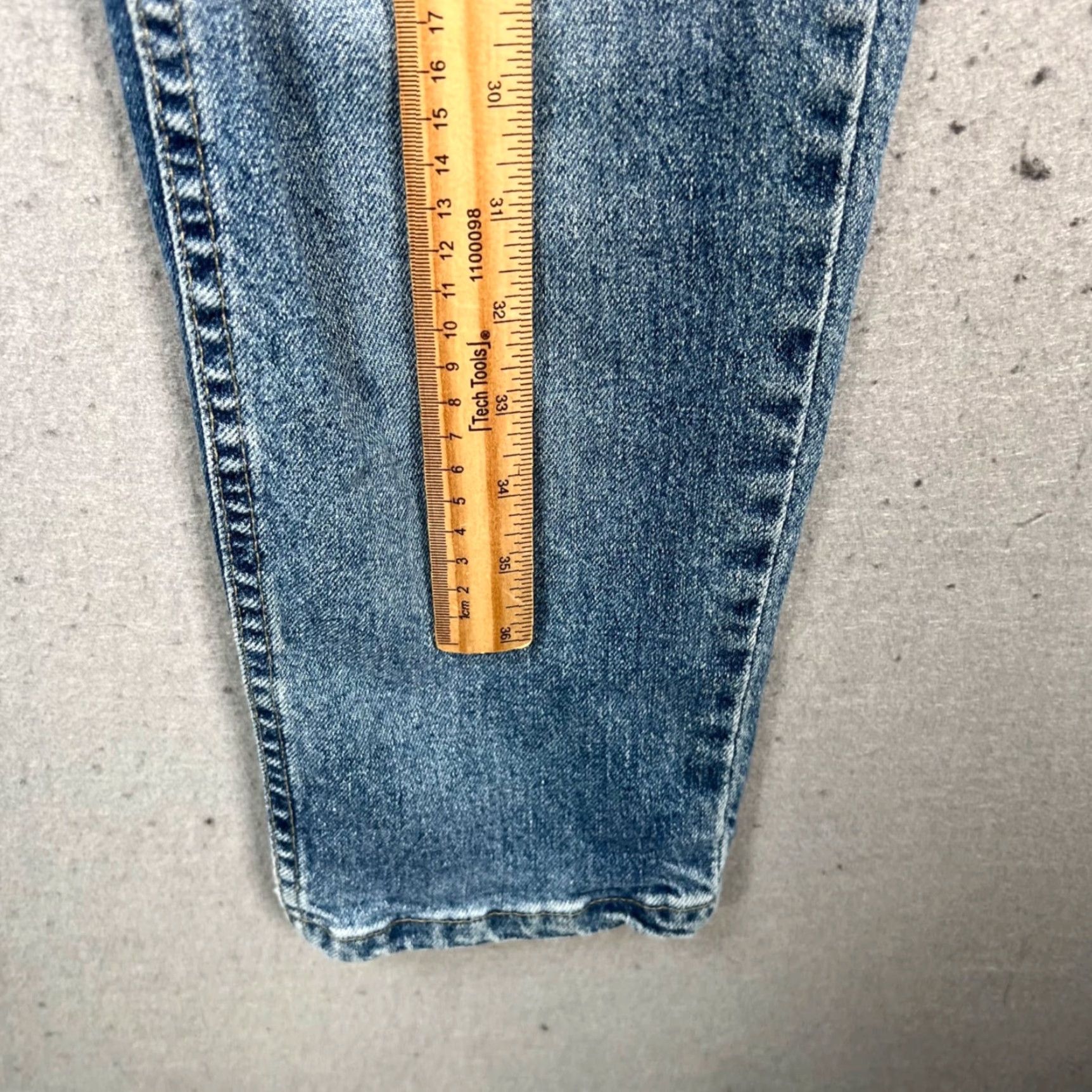 Levi's VINTAGE Levi's 550 Jeans Womens 28 x 30 High-Waisted Blue Denim 5-Pocket Tapered Relaxed Fit Adults Womens Size 28" / US 6 / IT 42 - 6 Thumbnail
