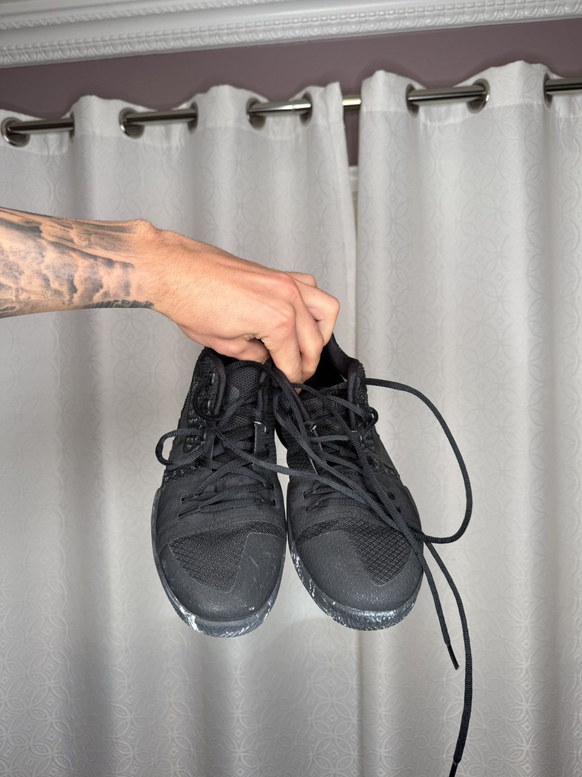 Nike Nike Kyrie 1’s Size US 6 / EU 39 - 2 Thumbnail